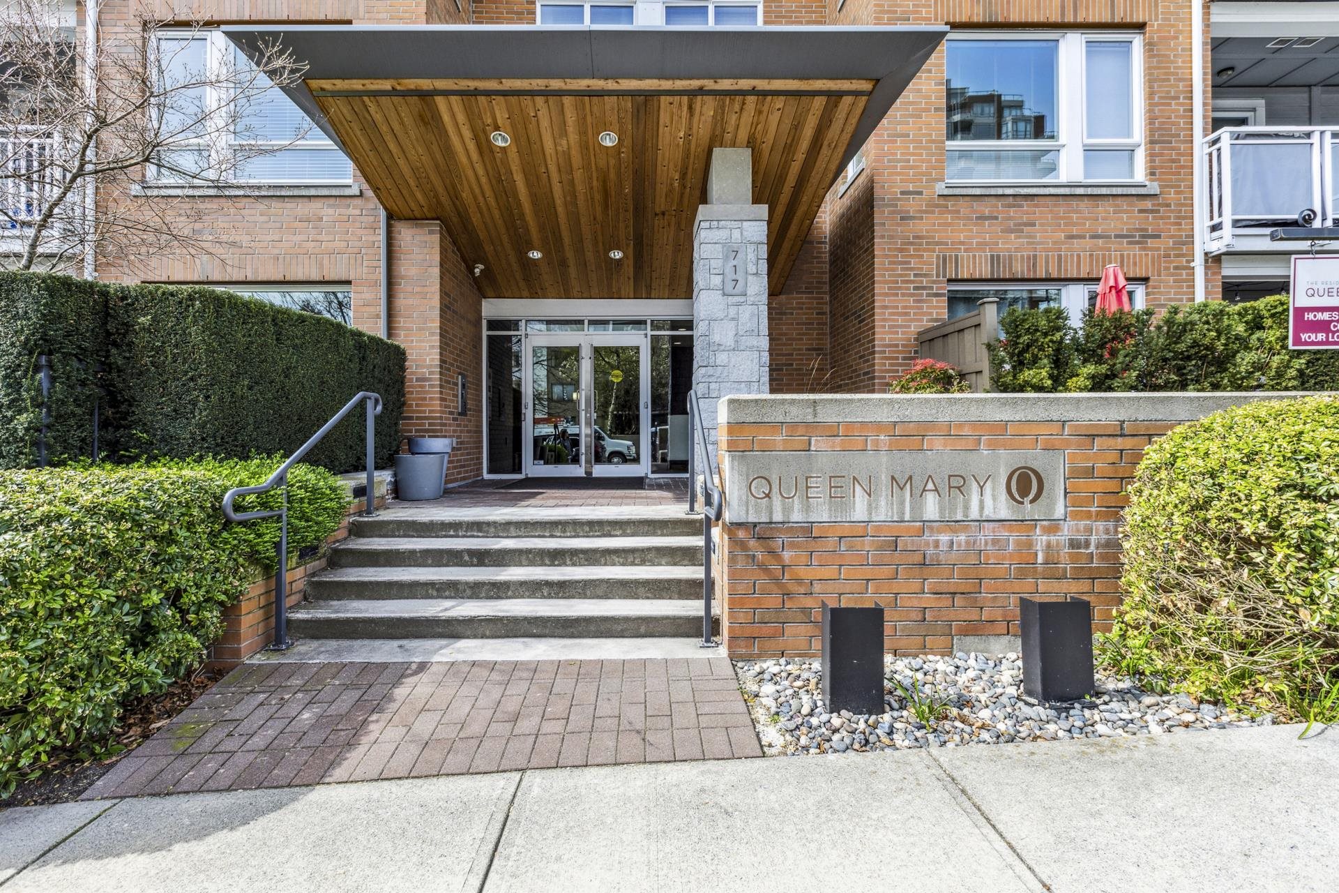Listing image of 208 717 CHESTERFIELD AVENUE