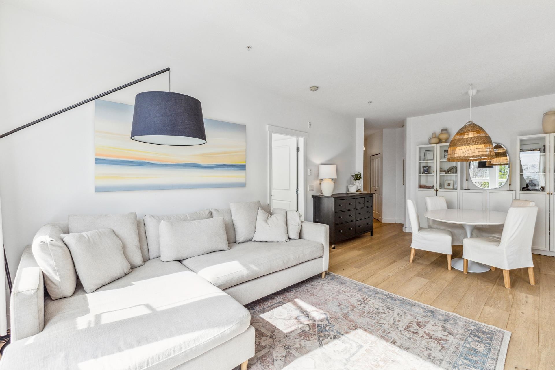 Listing image of 208 717 CHESTERFIELD AVENUE