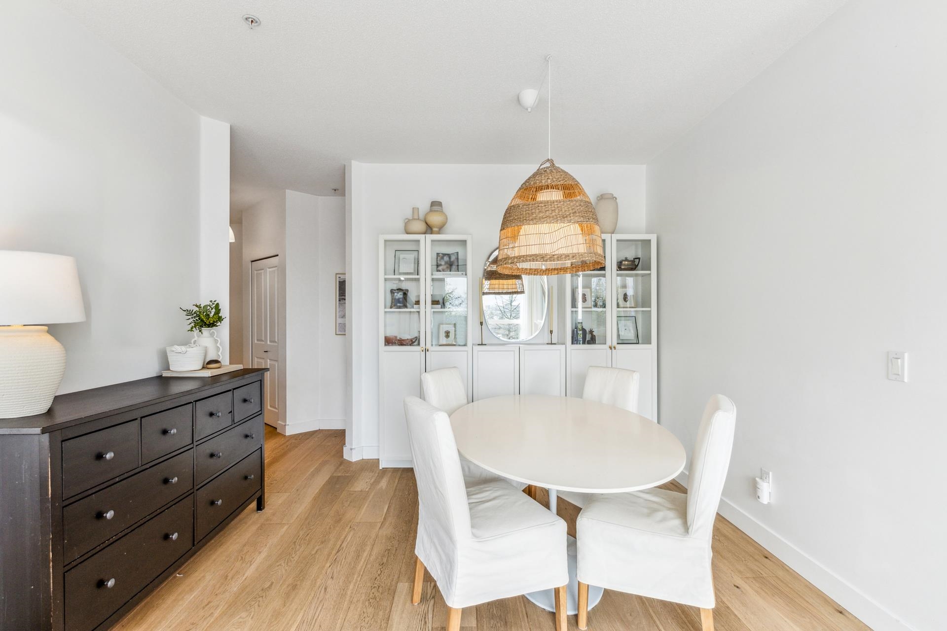 Listing image of 208 717 CHESTERFIELD AVENUE