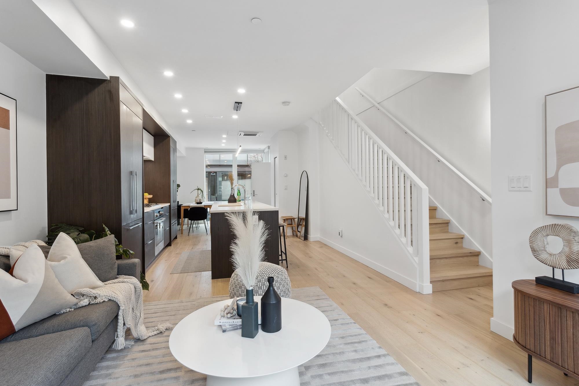Listing image of 121 649 E 3RD STREET