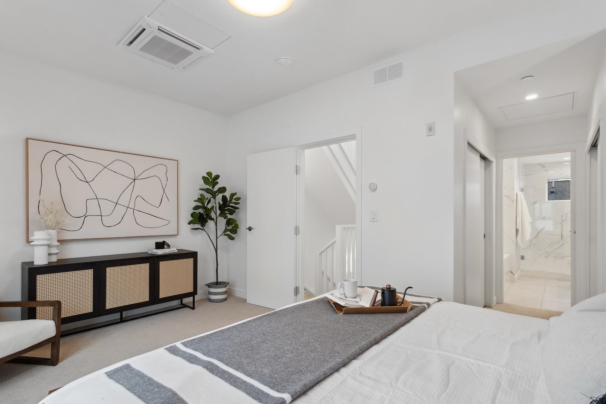 Listing image of 121 649 E 3RD STREET