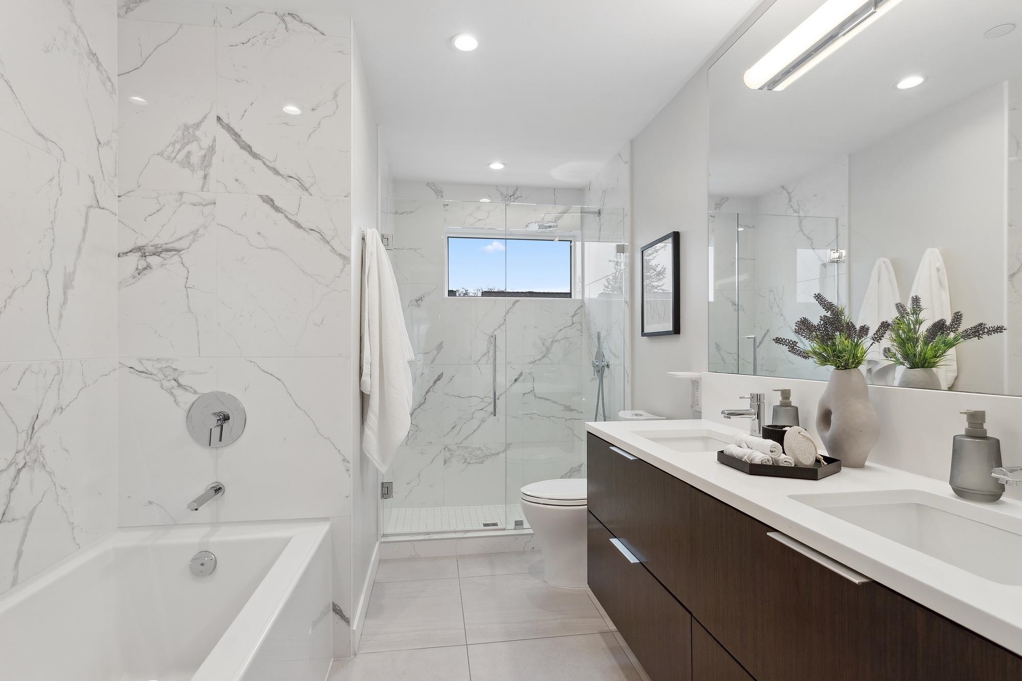 Listing image of 121 649 E 3RD STREET