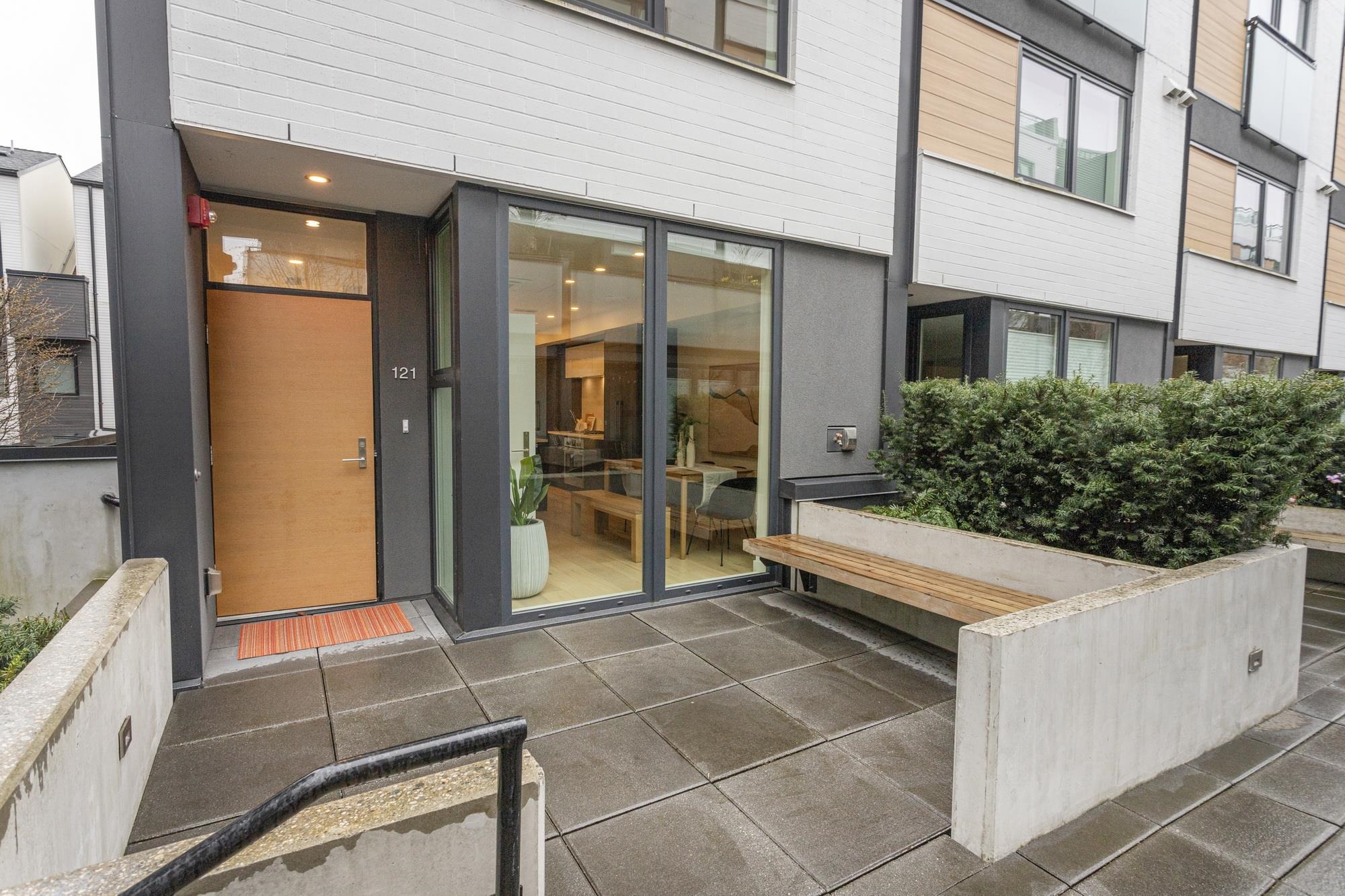 Listing image of 121 649 E 3RD STREET