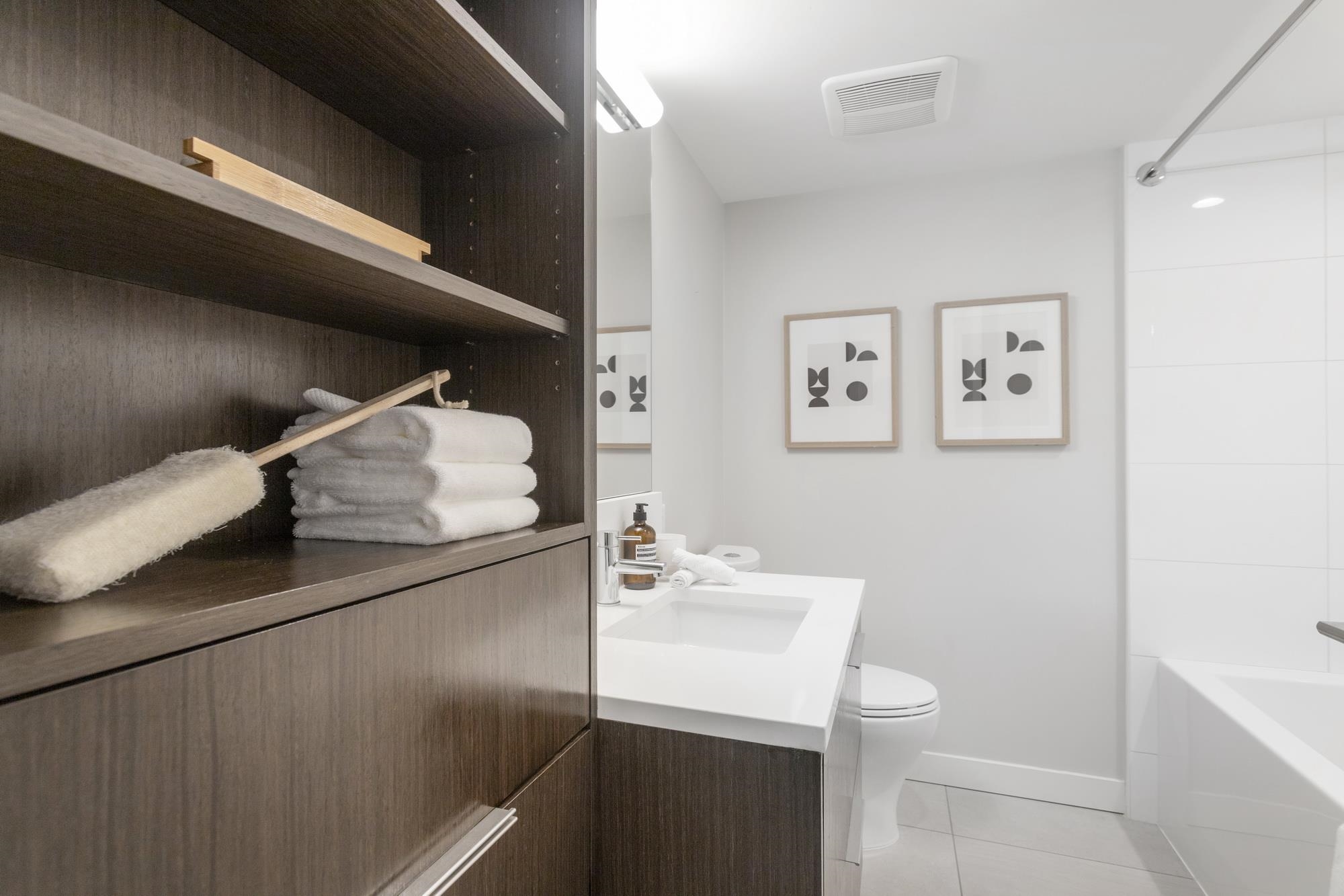 Listing image of 121 649 E 3RD STREET