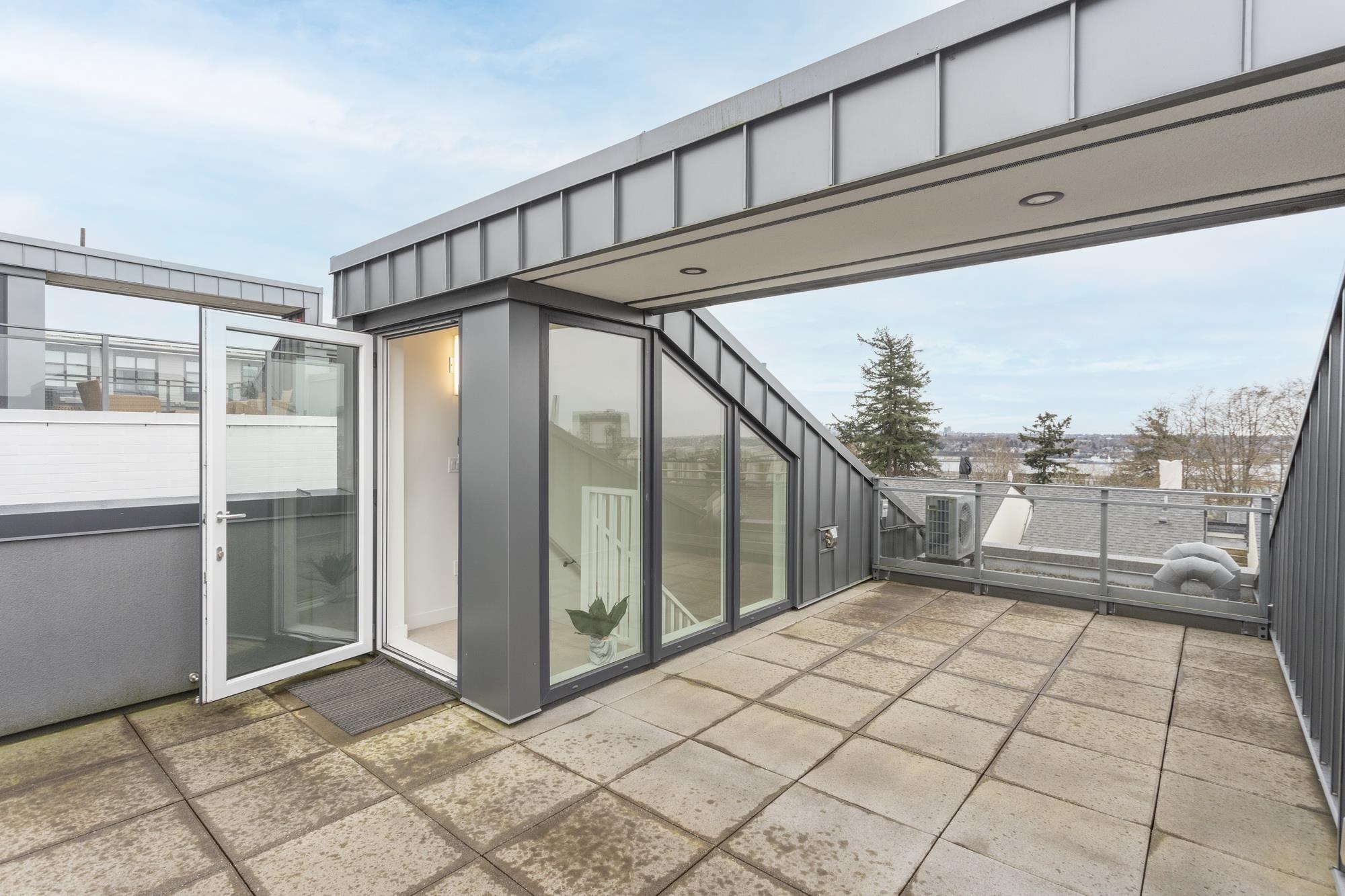 Listing image of 121 649 E 3RD STREET