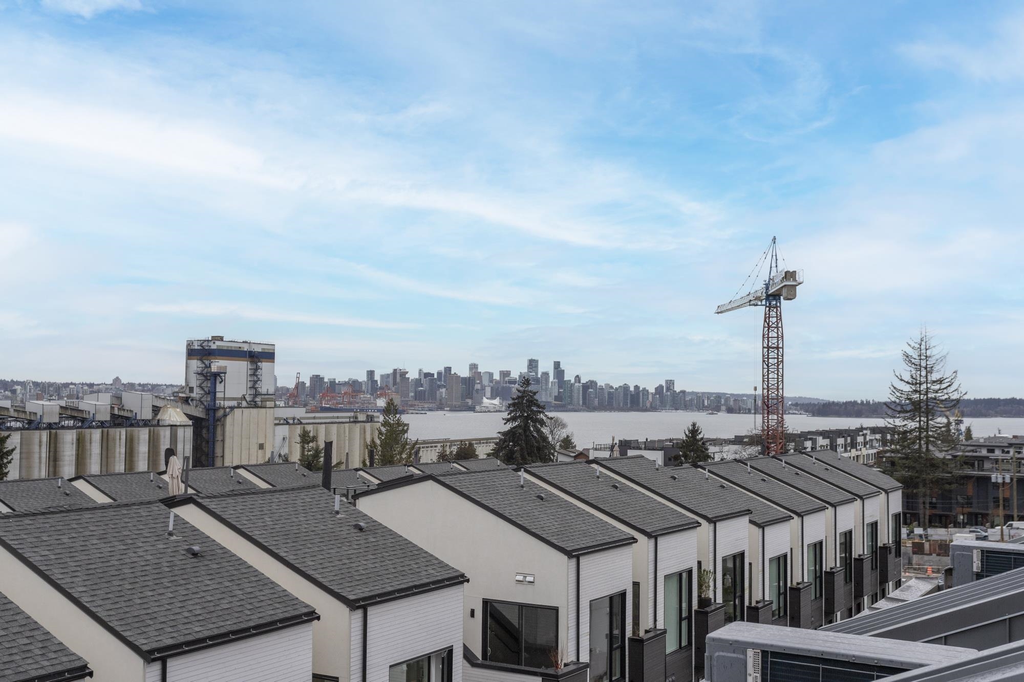 Listing image of 121 649 E 3RD STREET