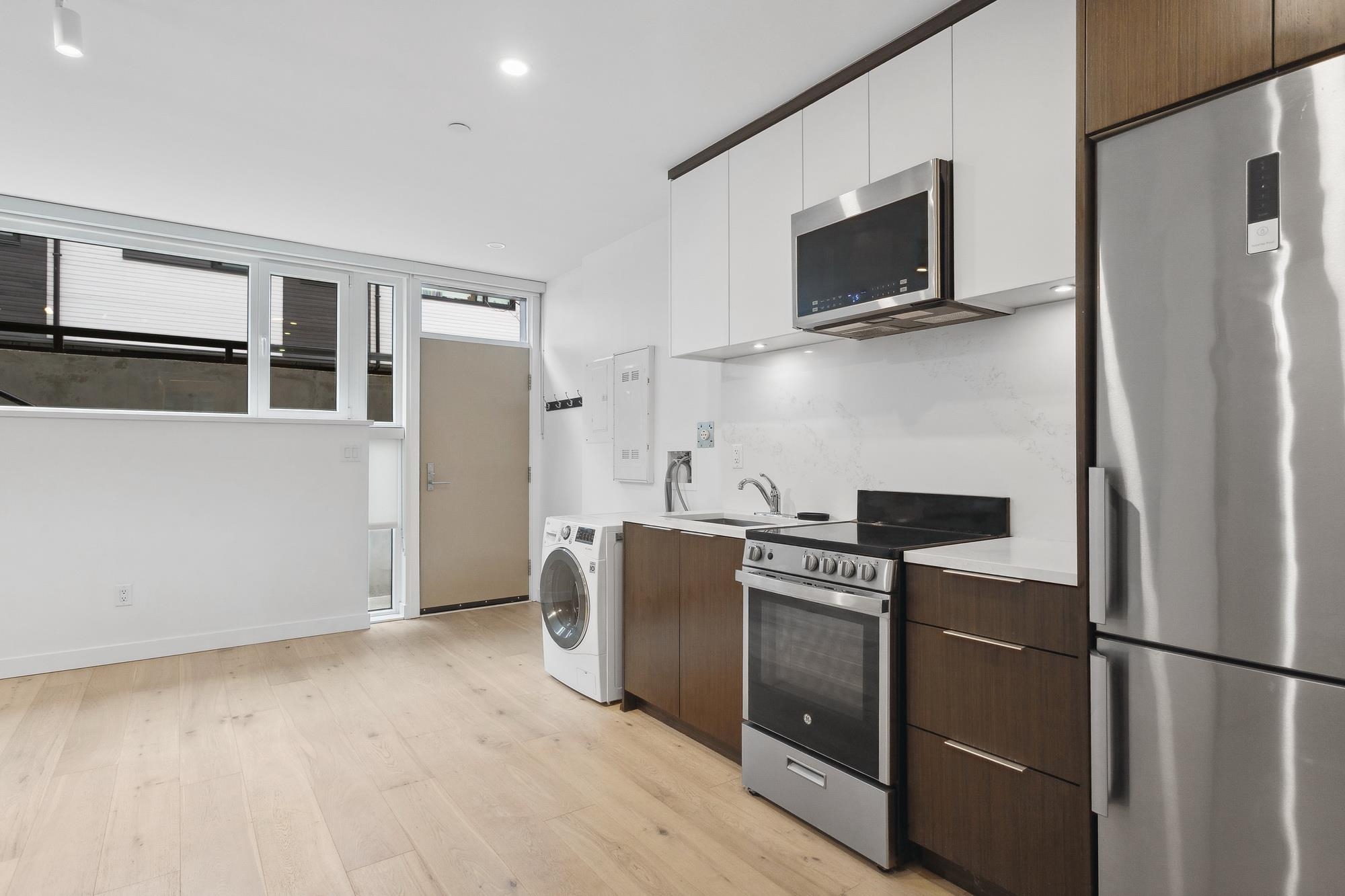 Listing image of 121 649 E 3RD STREET