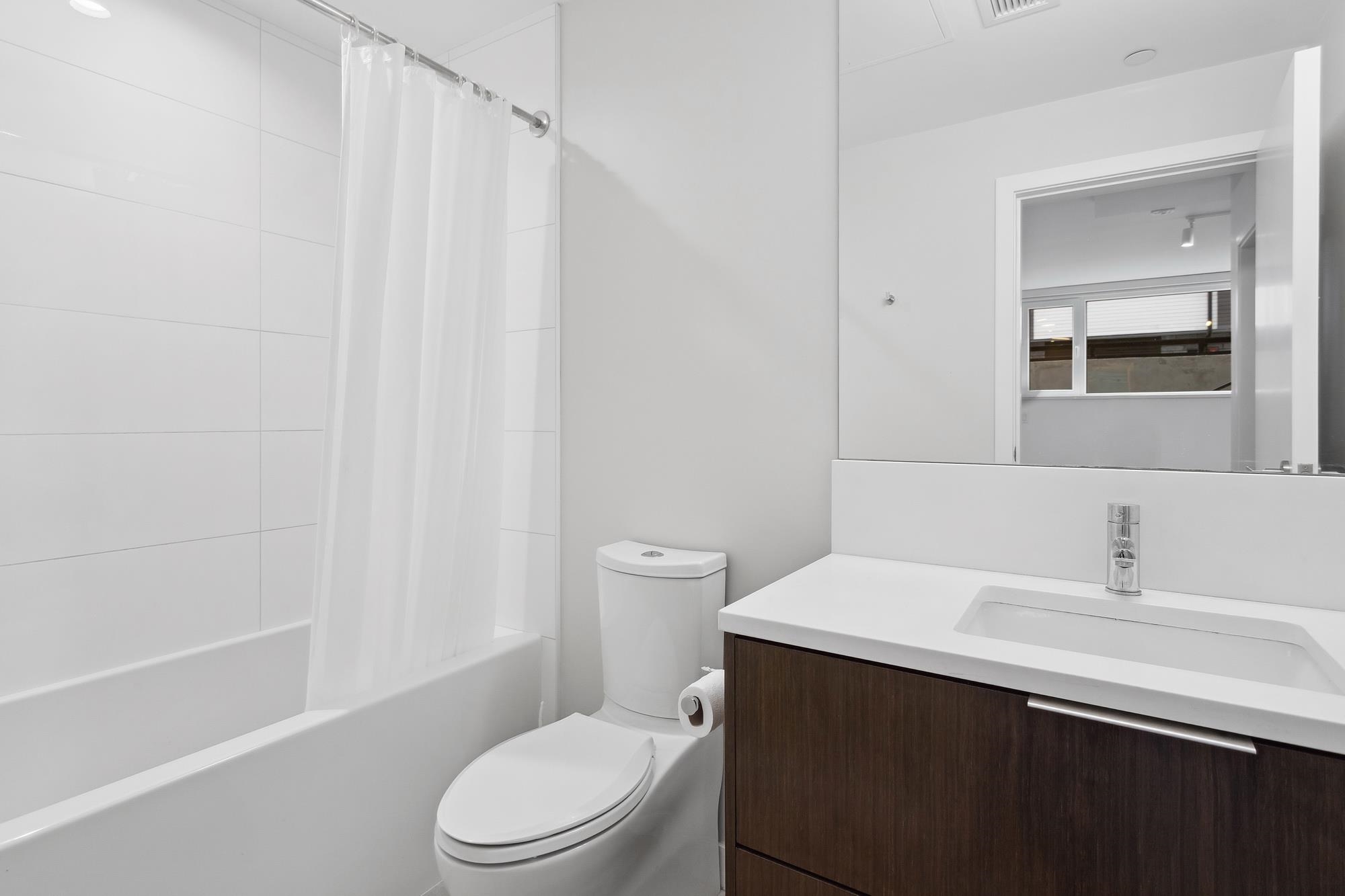 Listing image of 121 649 E 3RD STREET