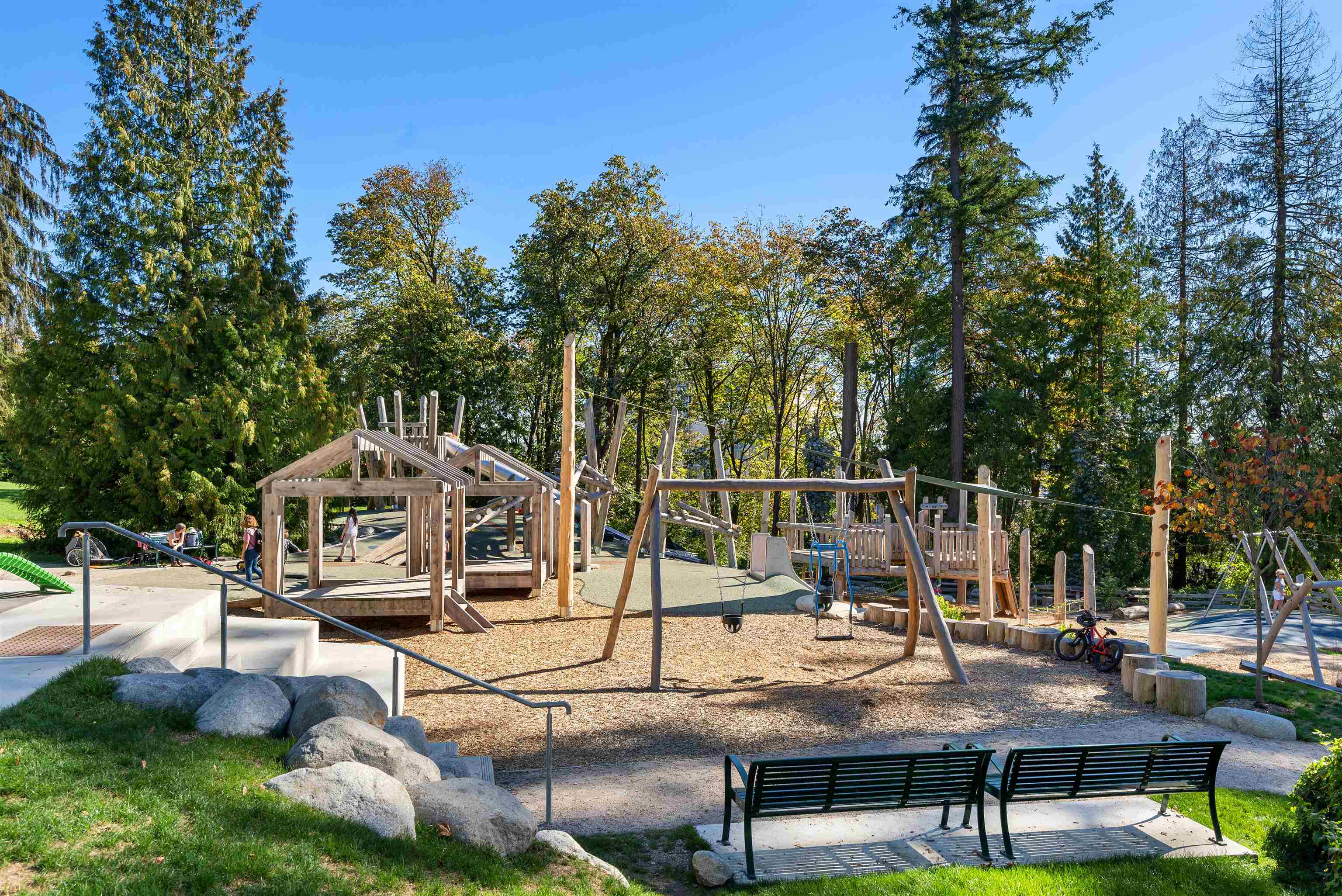 Listing image of 121 649 E 3RD STREET