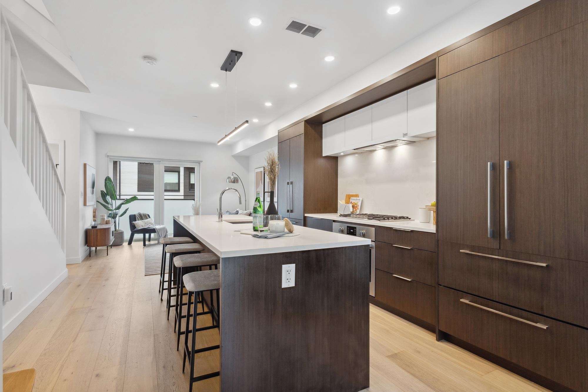 Listing image of 121 649 E 3RD STREET