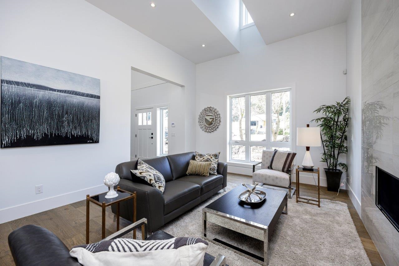Listing image of 2882 CRESTLYNN DRIVE