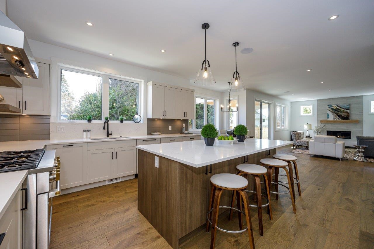 Listing image of 2882 CRESTLYNN DRIVE