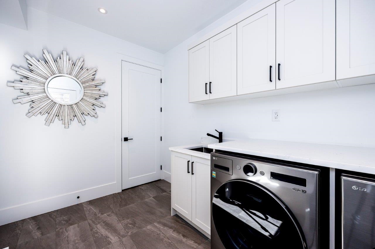 Listing image of 2882 CRESTLYNN DRIVE