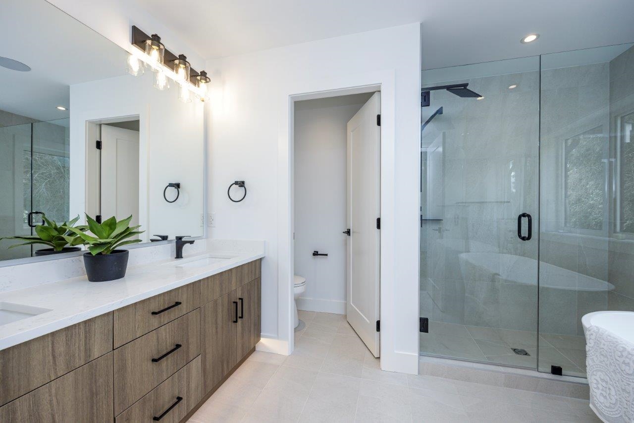 Listing image of 2882 CRESTLYNN DRIVE