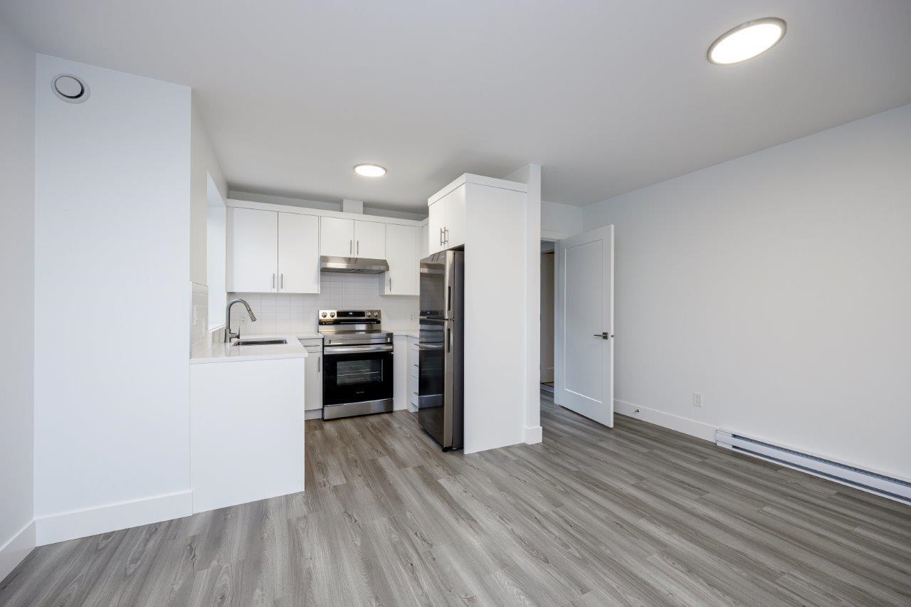 Listing image of 2882 CRESTLYNN DRIVE