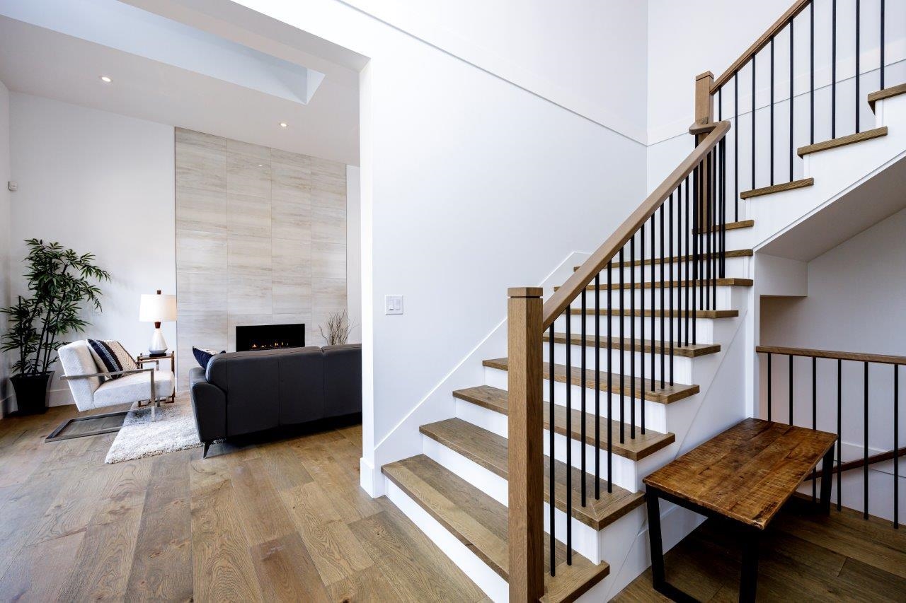 Listing image of 2882 CRESTLYNN DRIVE