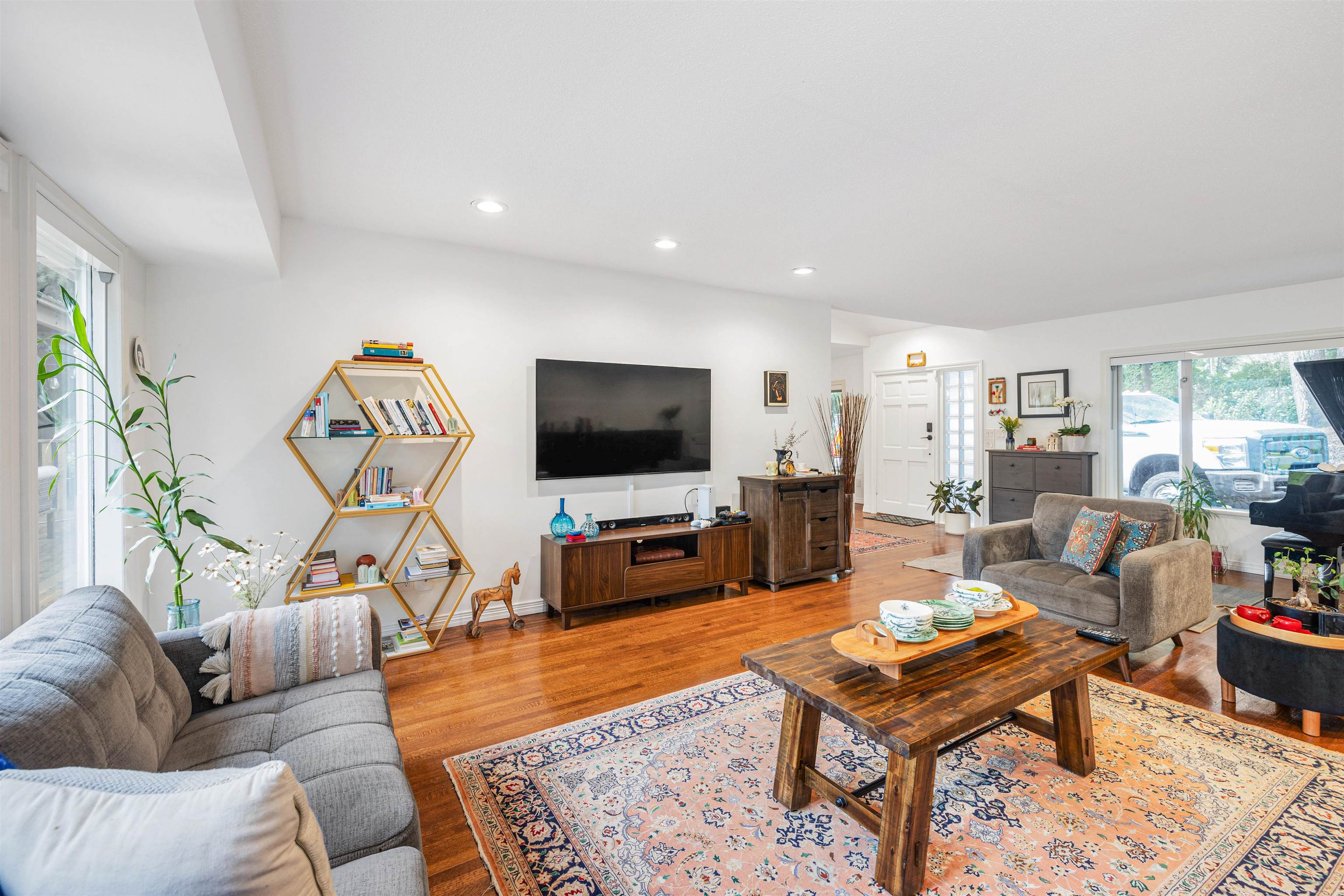 Listing image of 417 HADDEN DRIVE