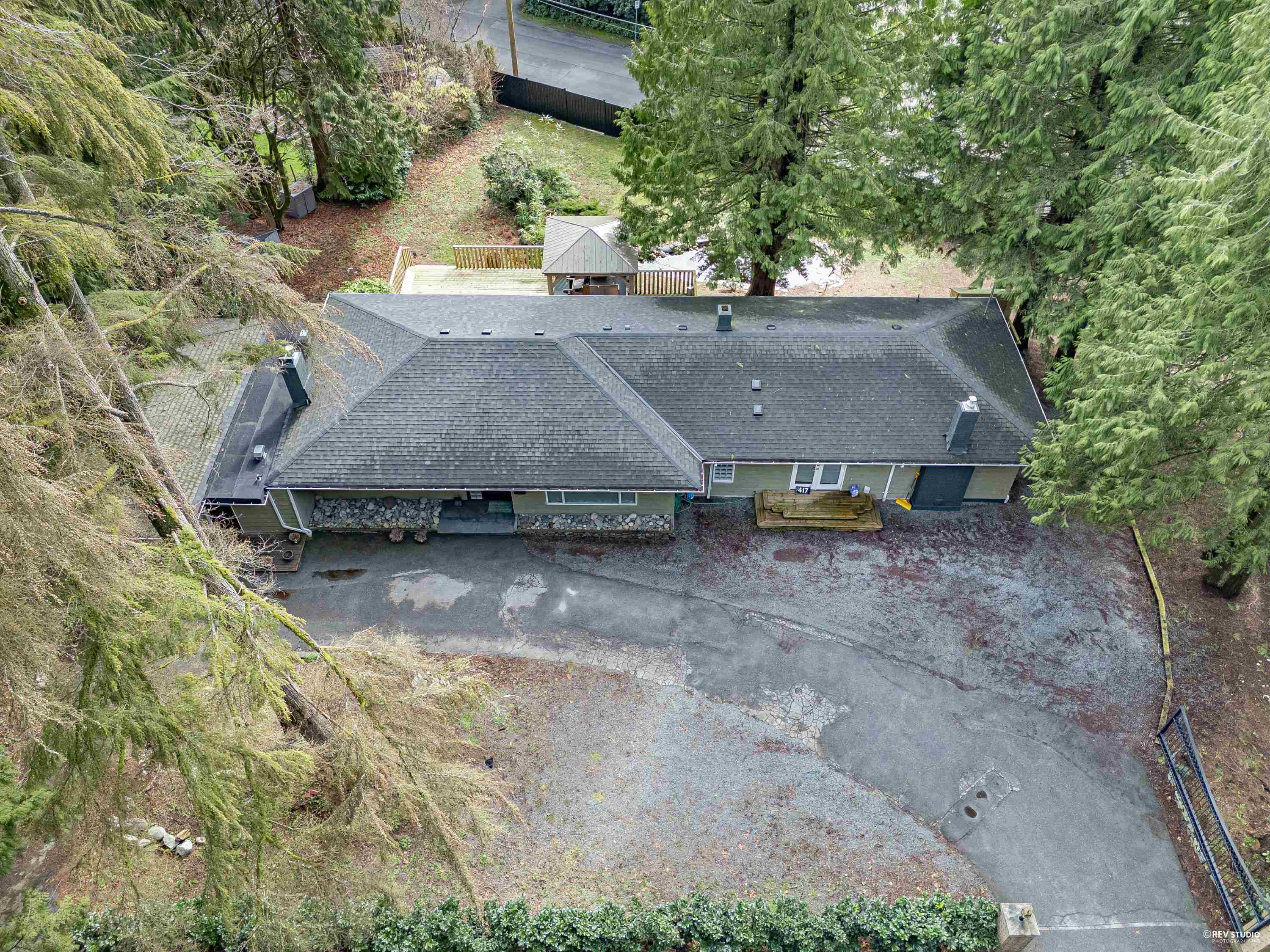 Listing image of 417 HADDEN DRIVE