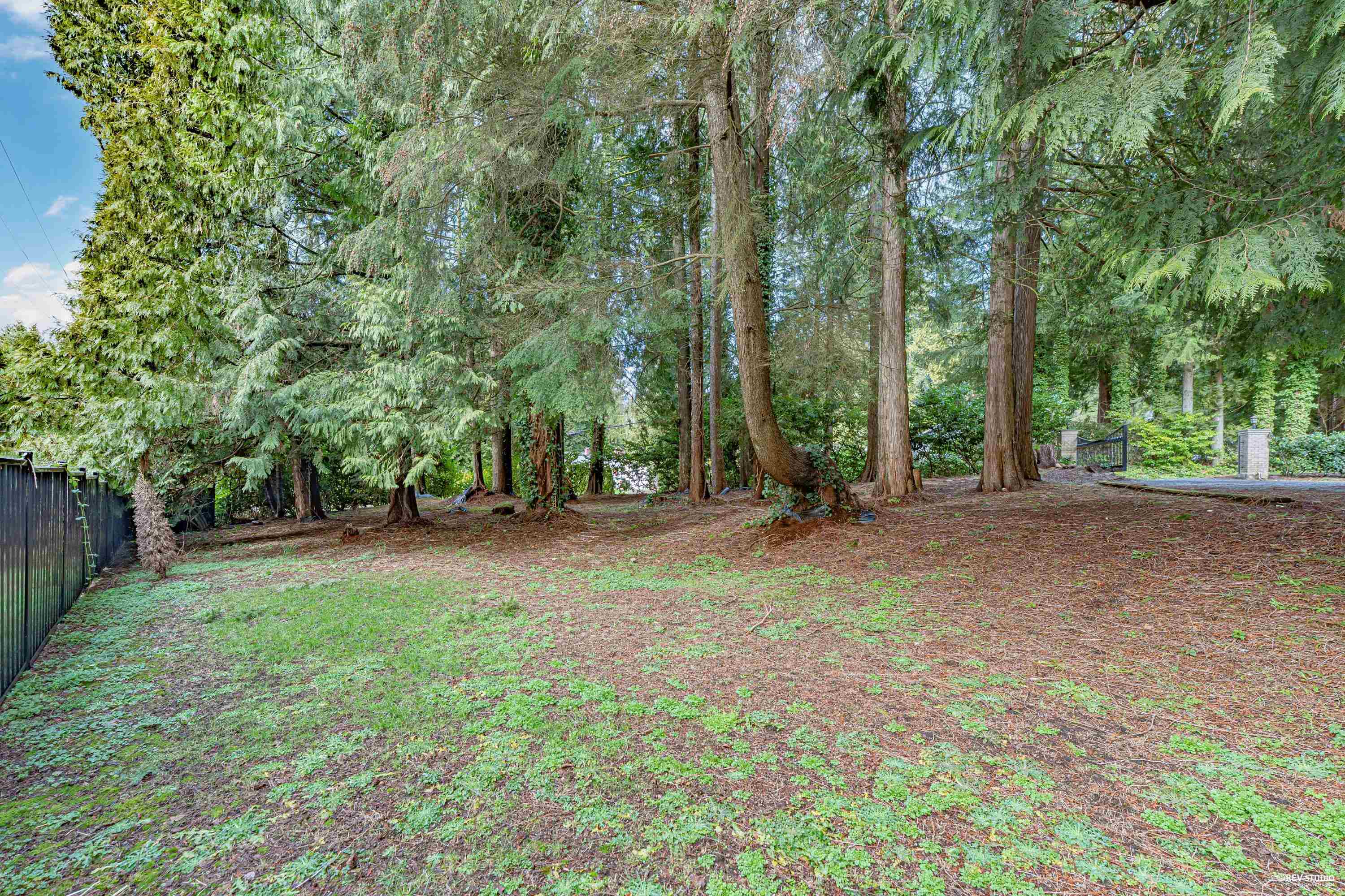 Listing image of 417 HADDEN DRIVE