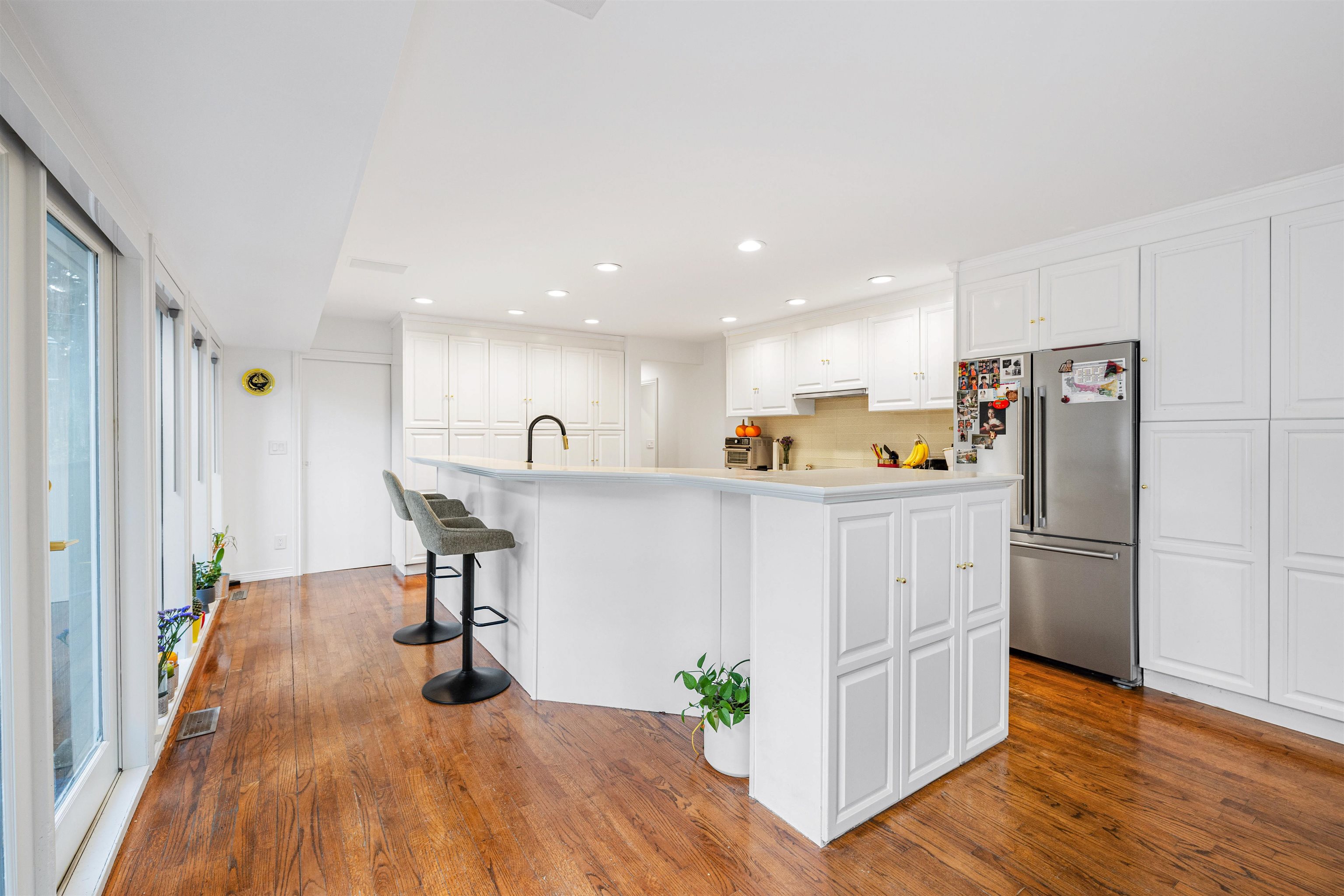 Listing image of 417 HADDEN DRIVE