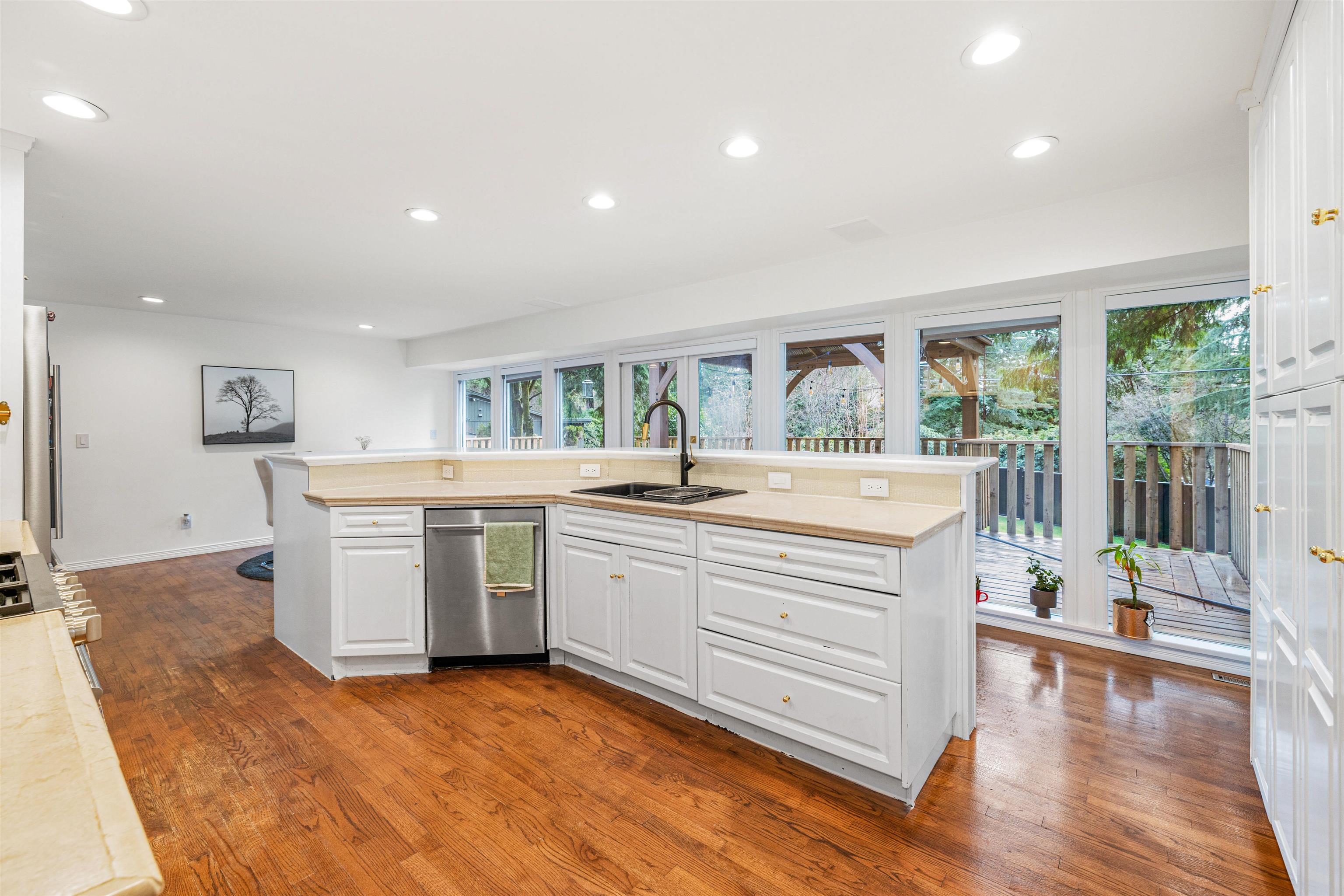 Listing image of 417 HADDEN DRIVE