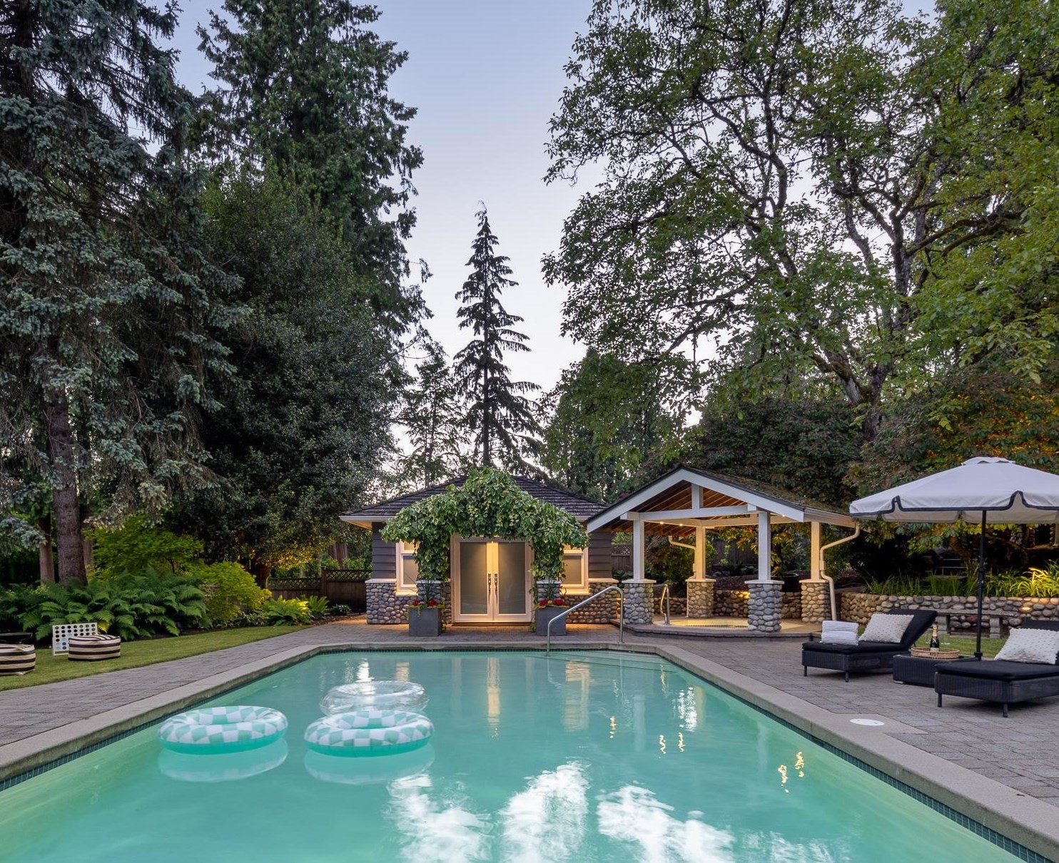 Listing image of 2970 PALMERSTON AVENUE