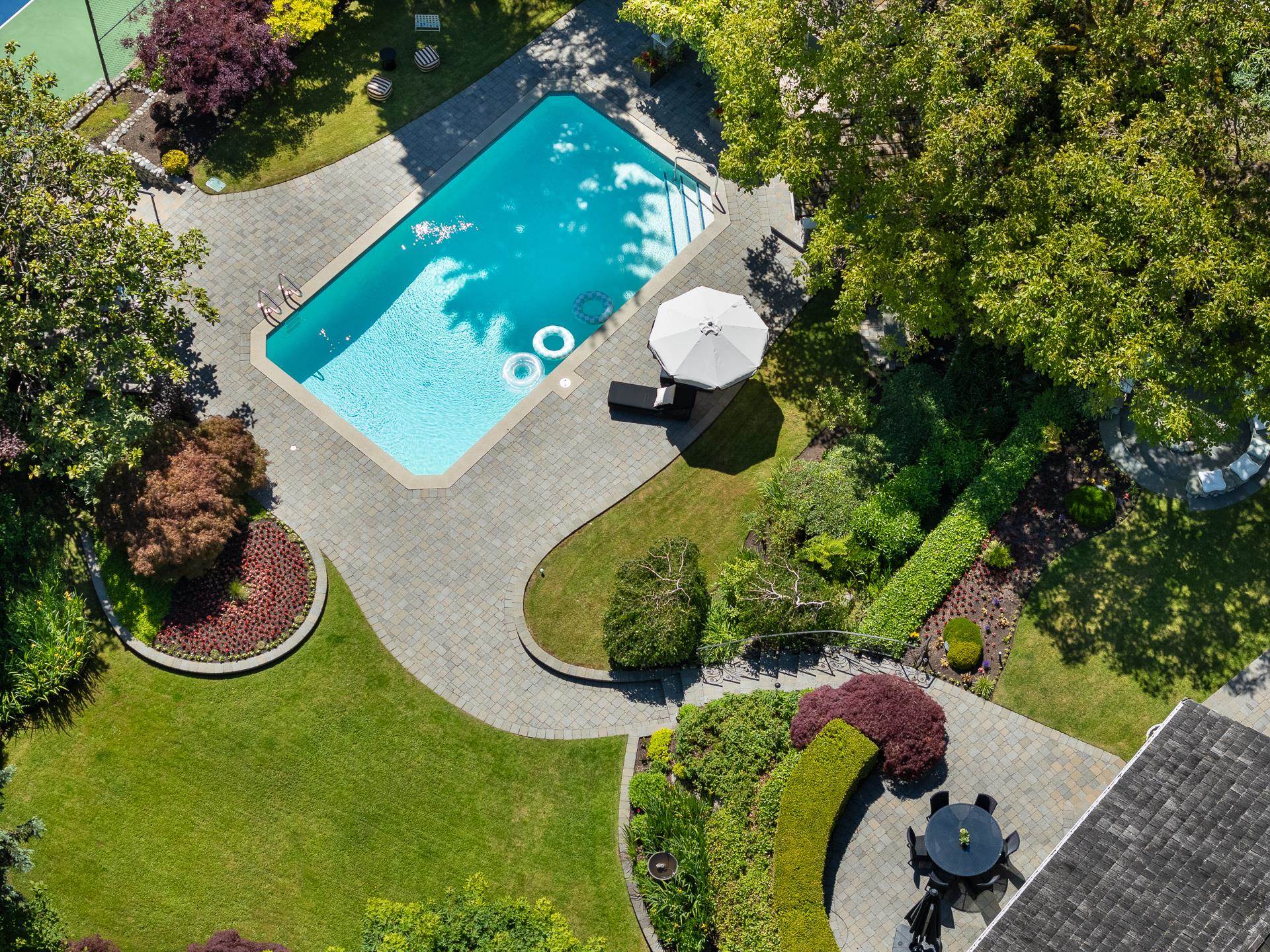 Listing image of 2970 PALMERSTON AVENUE