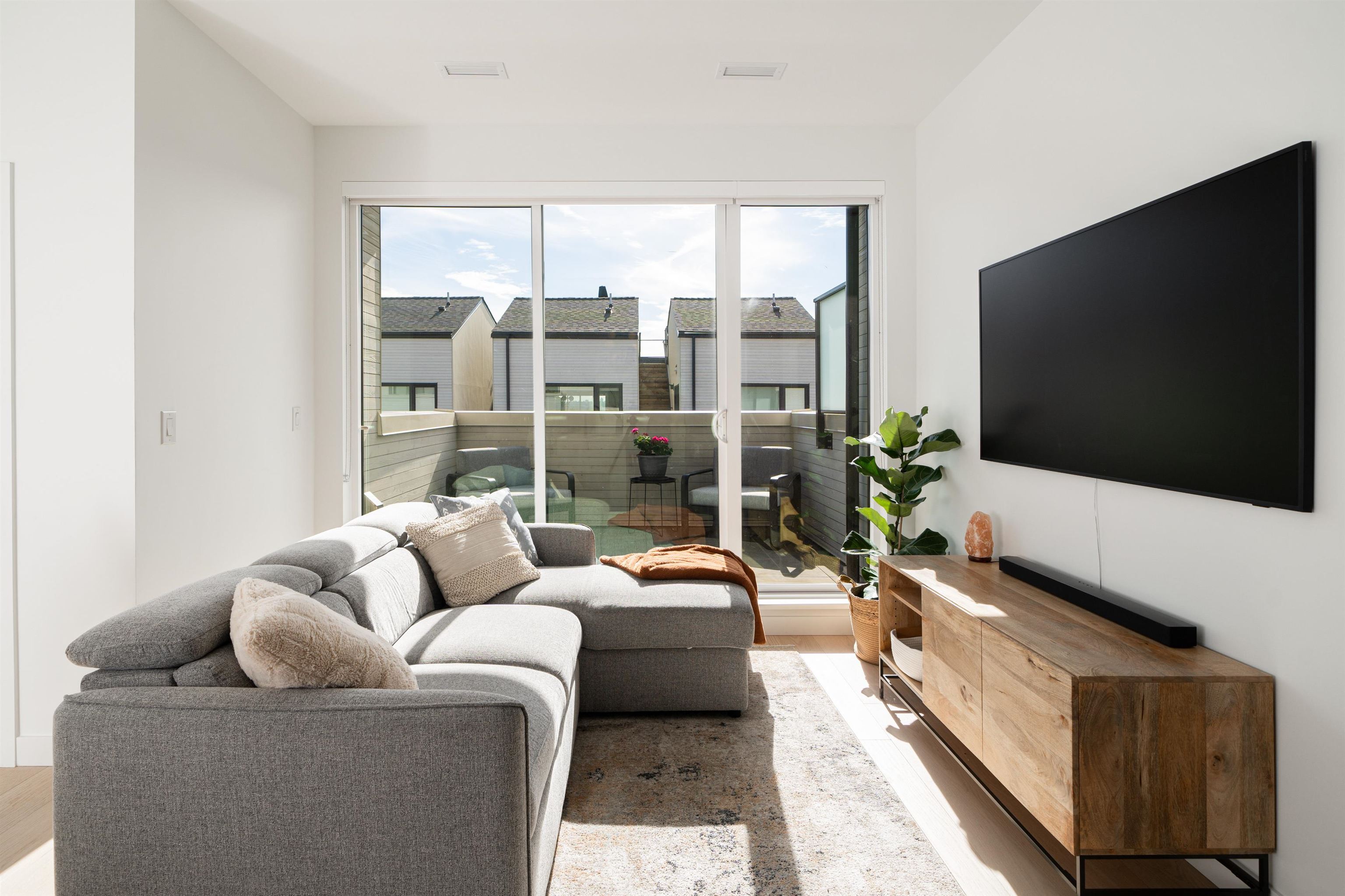 Listing image of 228 650 E 2ND STREET