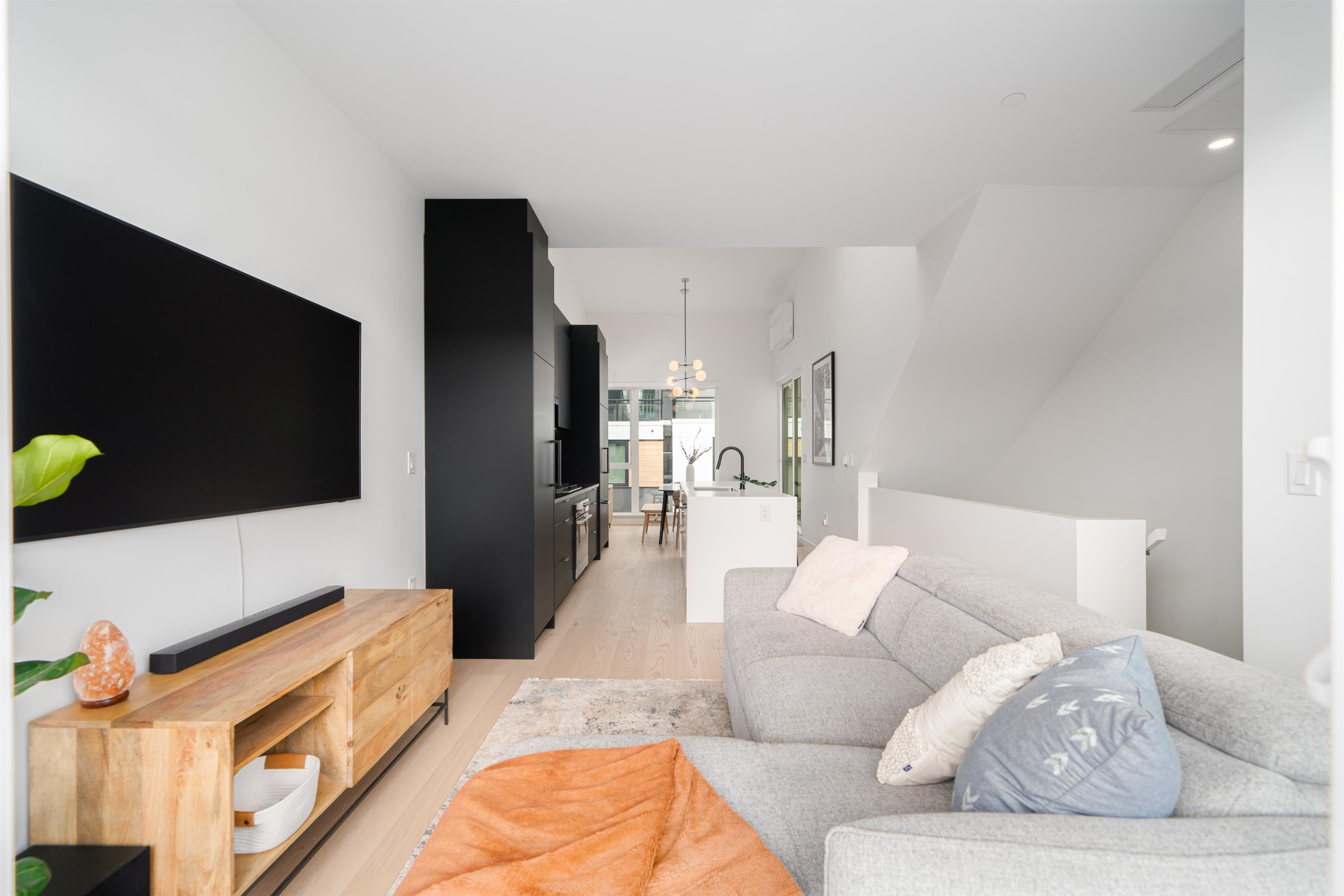 Listing image of 228 650 E 2ND STREET