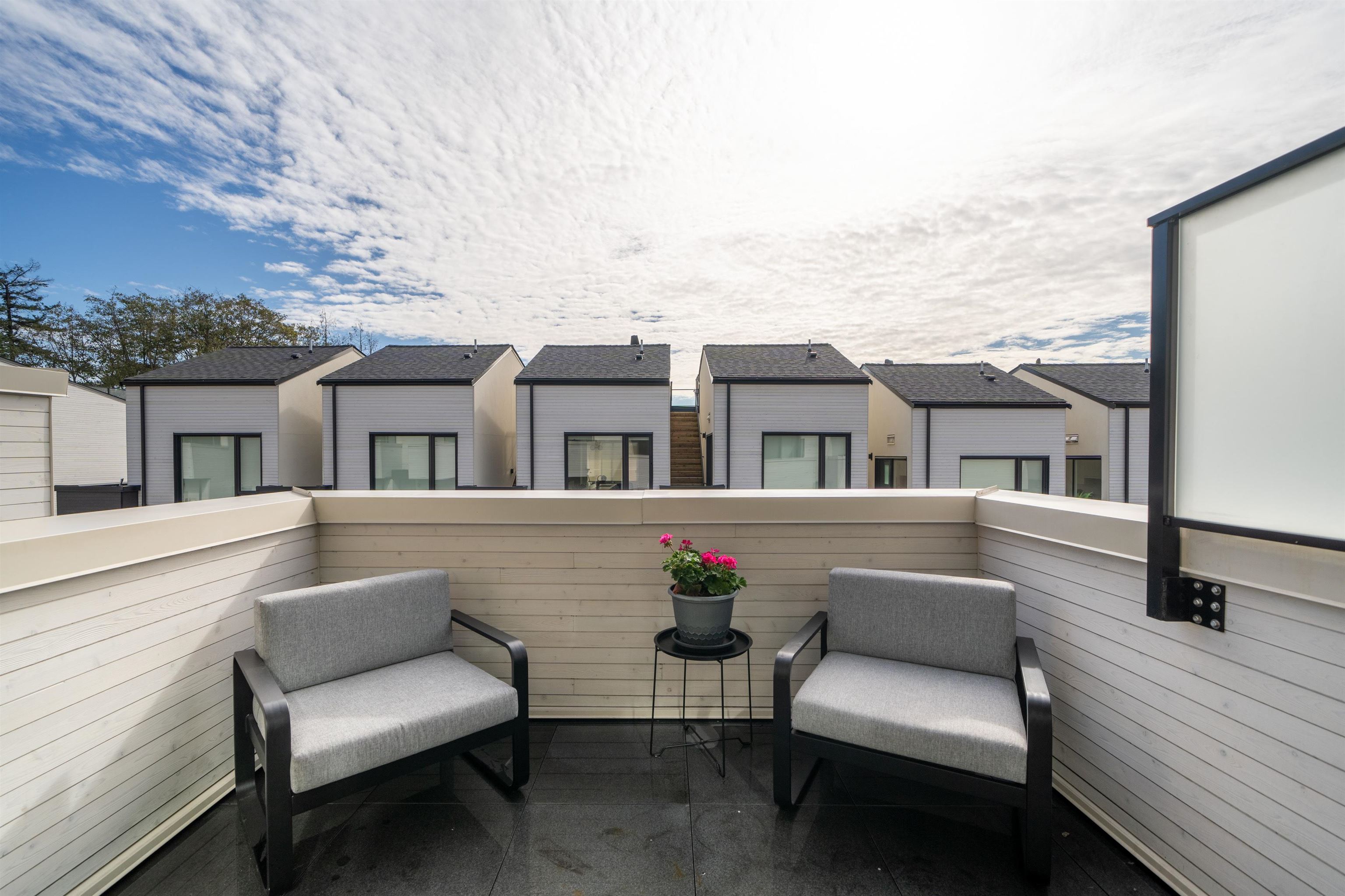 Listing image of 228 650 E 2ND STREET
