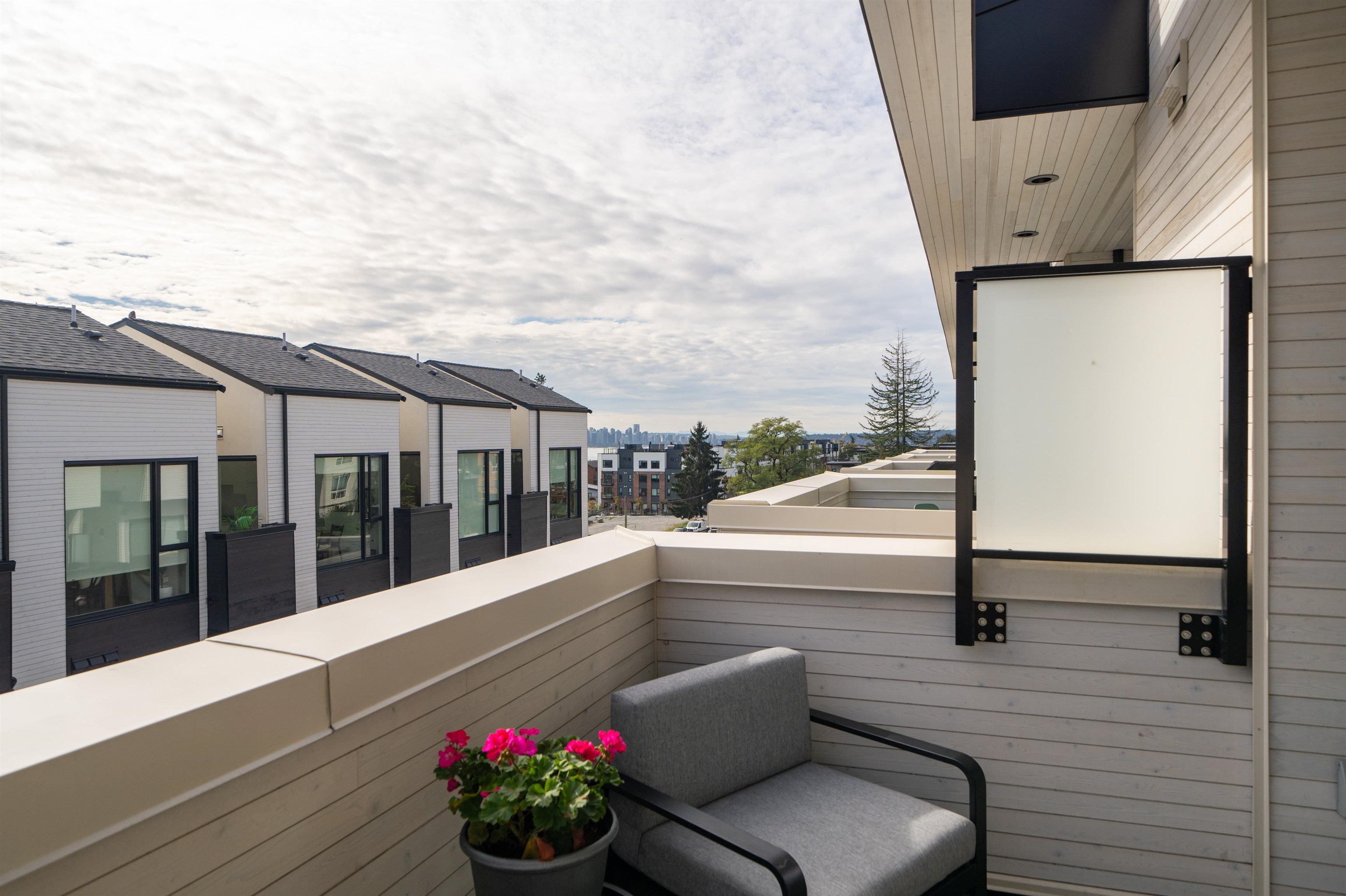Listing image of 228 650 E 2ND STREET