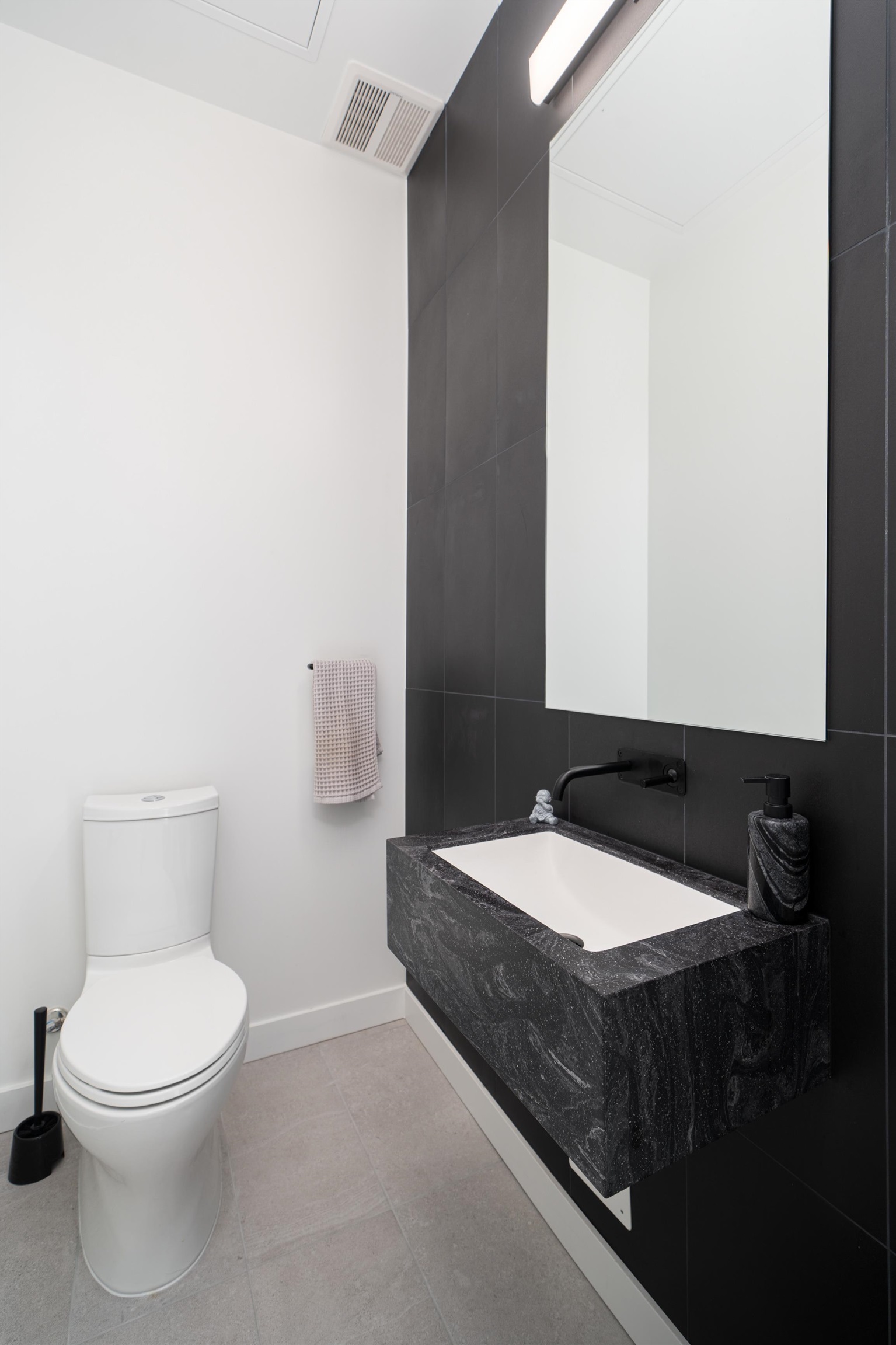 Listing image of 228 650 E 2ND STREET