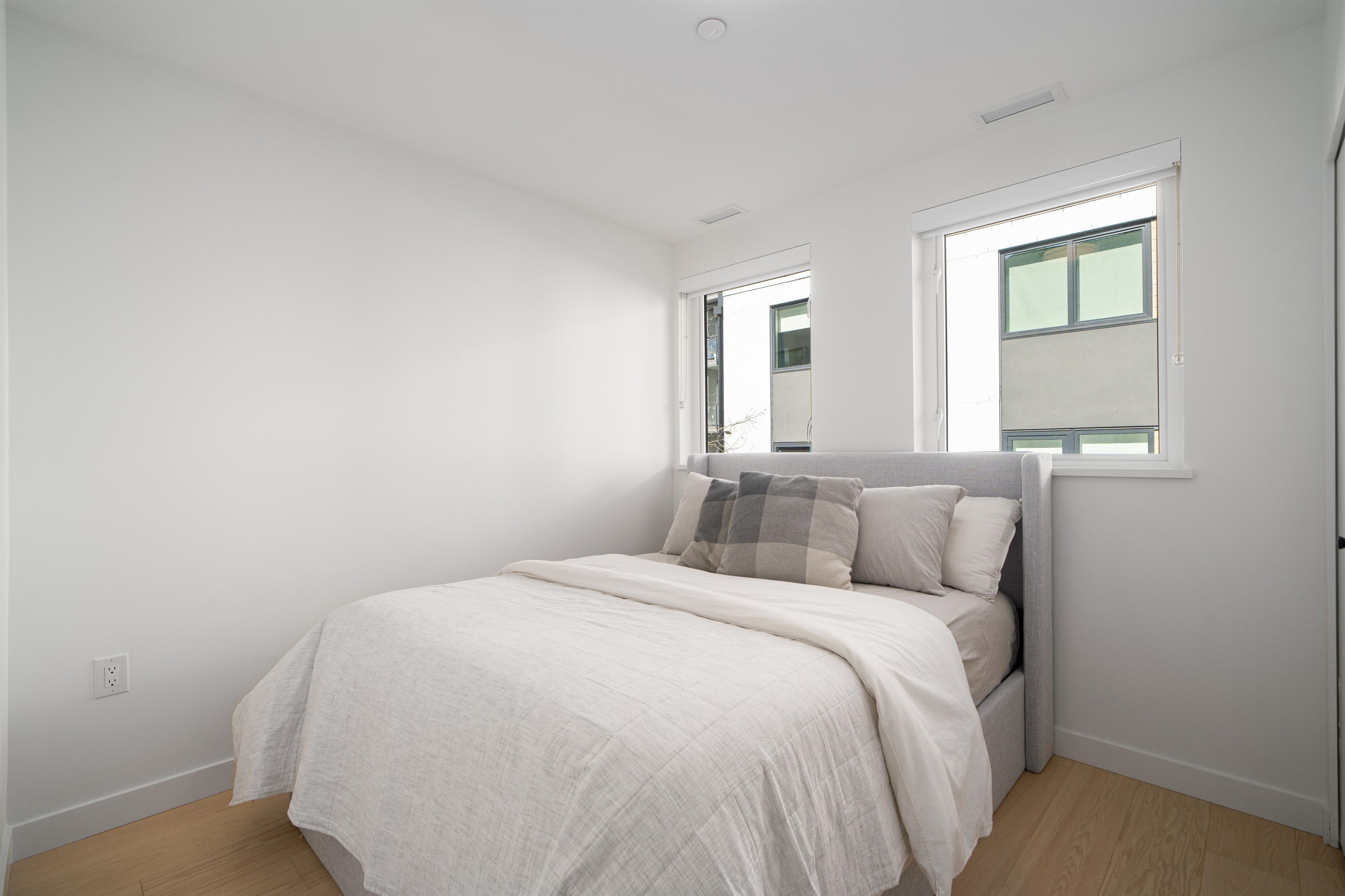Listing image of 228 650 E 2ND STREET