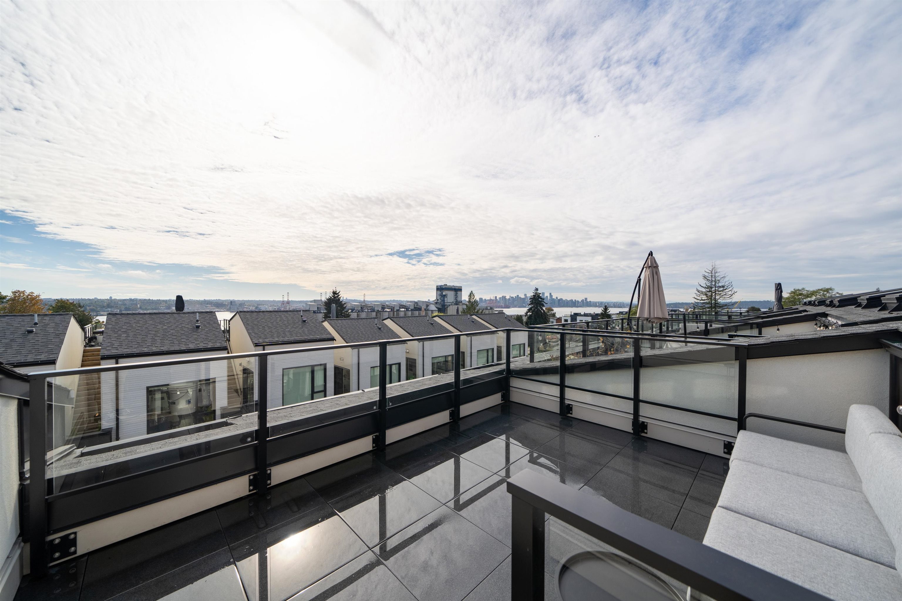 Listing image of 228 650 E 2ND STREET