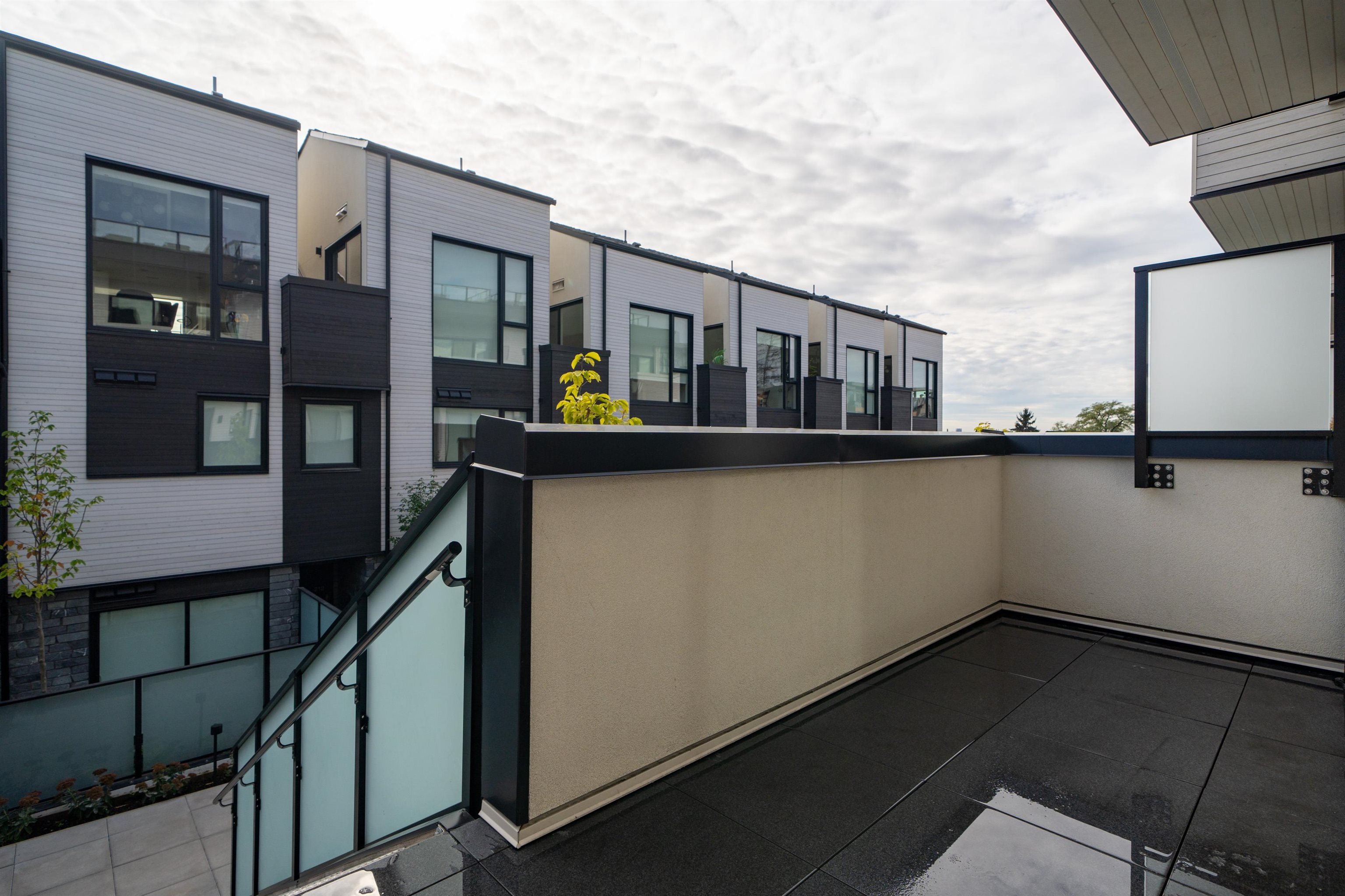 Listing image of 228 650 E 2ND STREET