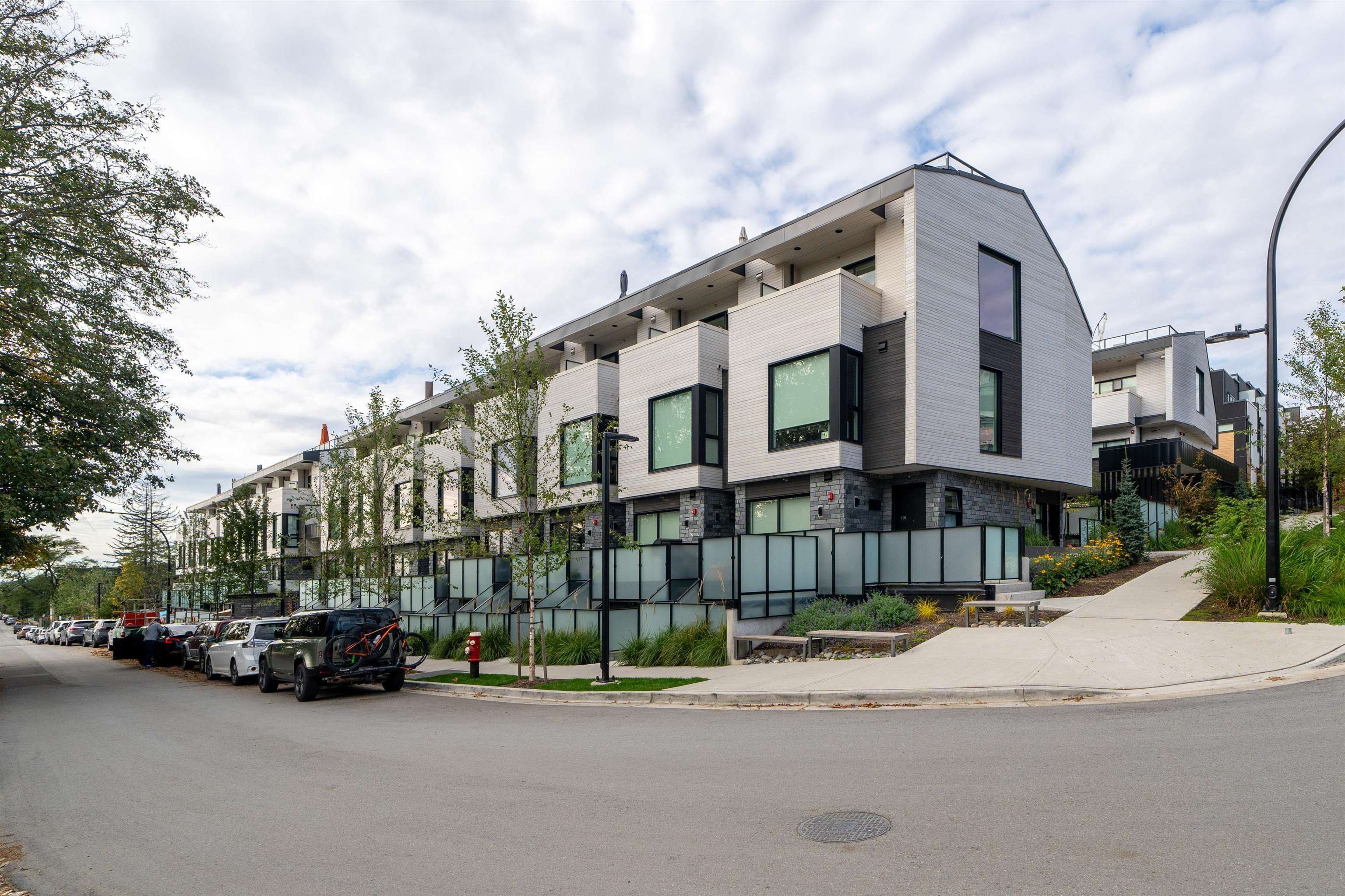 Listing image of 228 650 E 2ND STREET