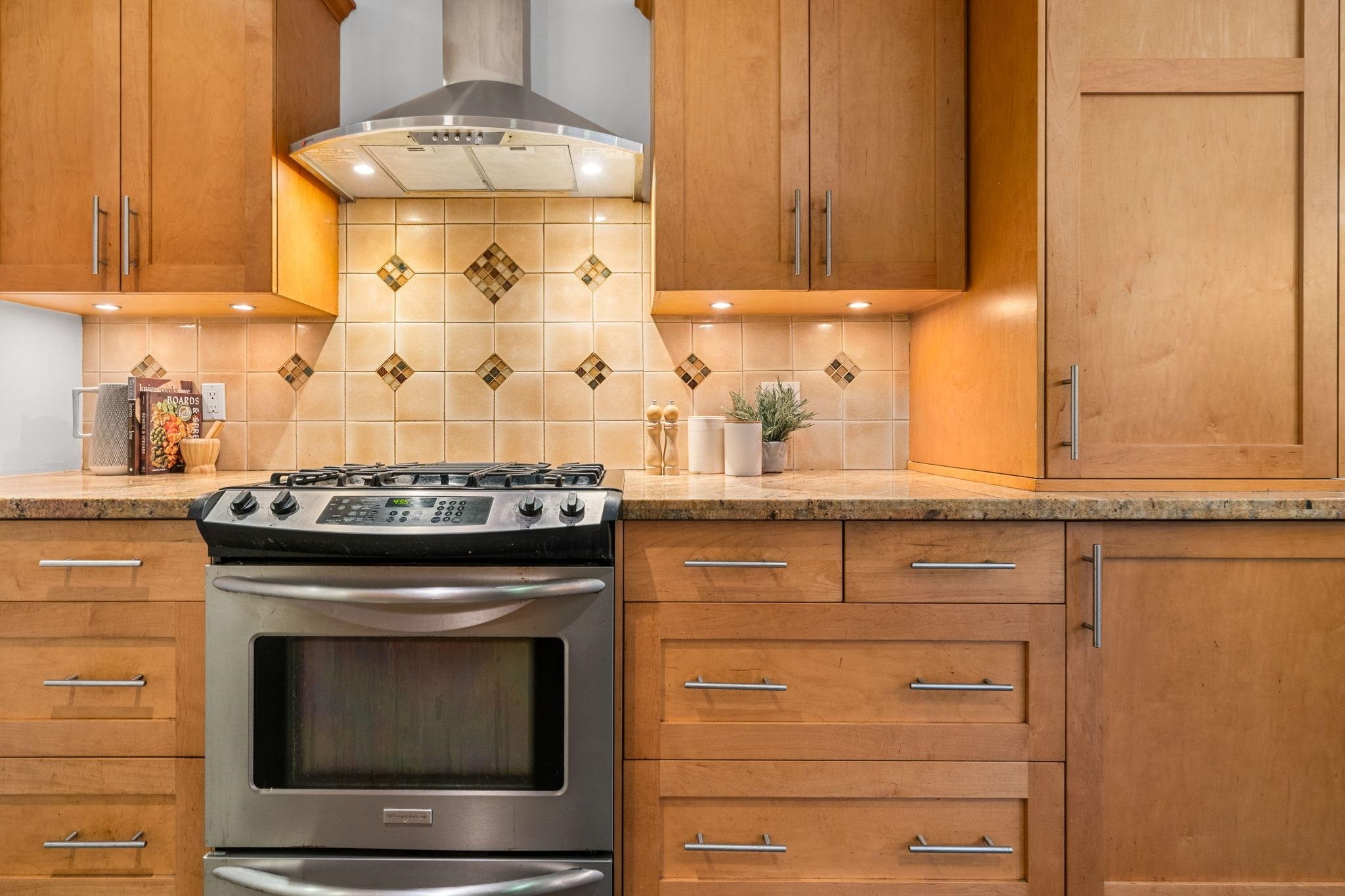 Listing image of 1183 W 21ST STREET