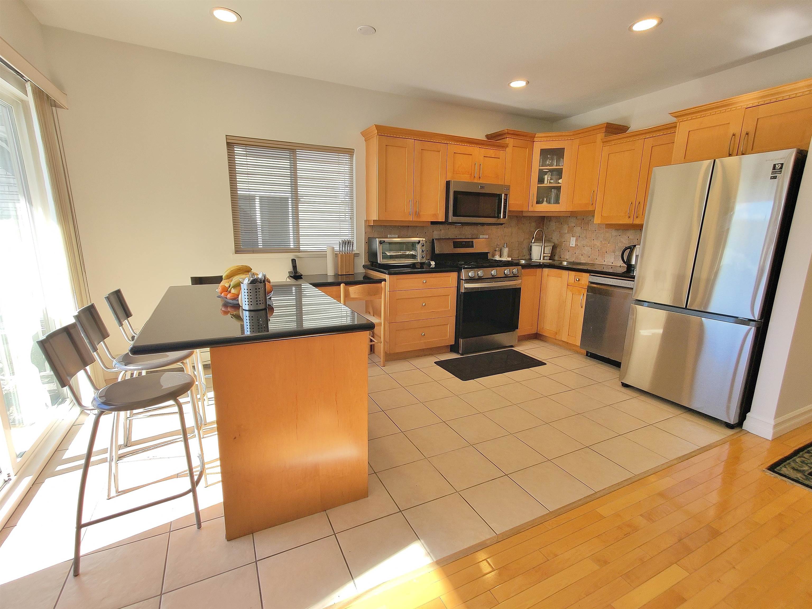 Listing image of 561 W 28TH STREET