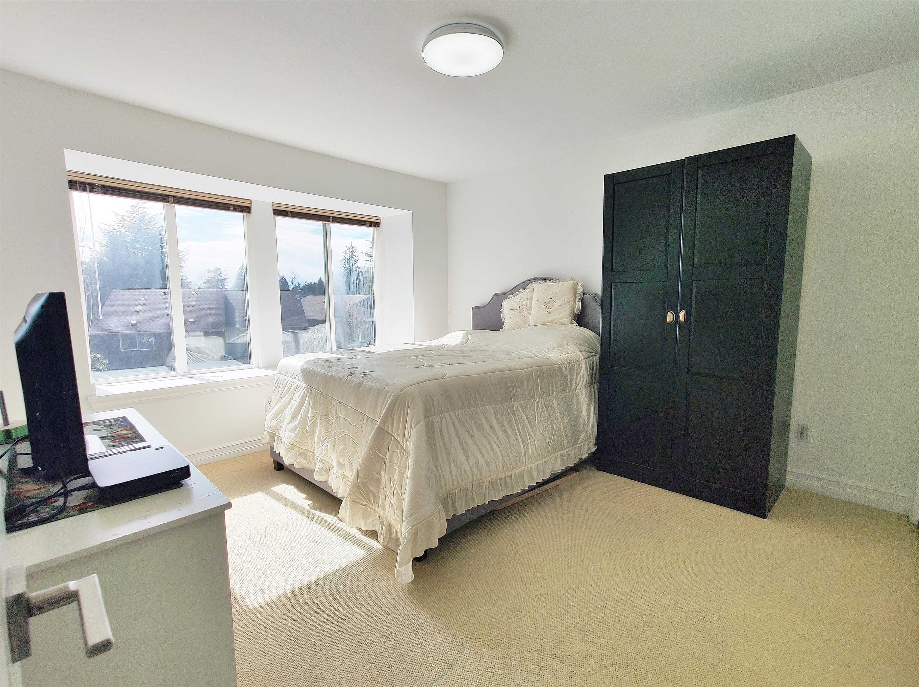 Listing image of 561 W 28TH STREET