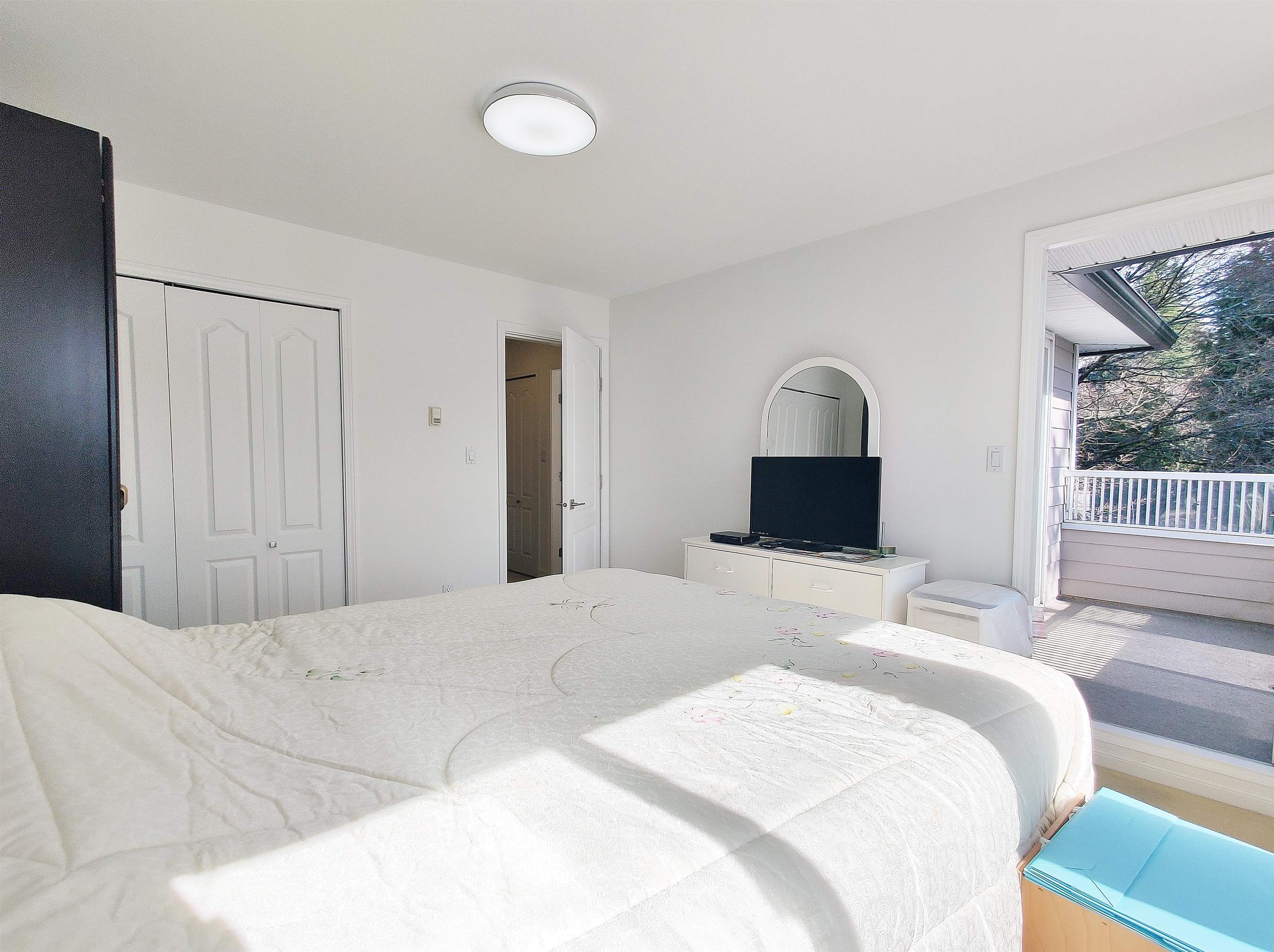 Listing image of 561 W 28TH STREET