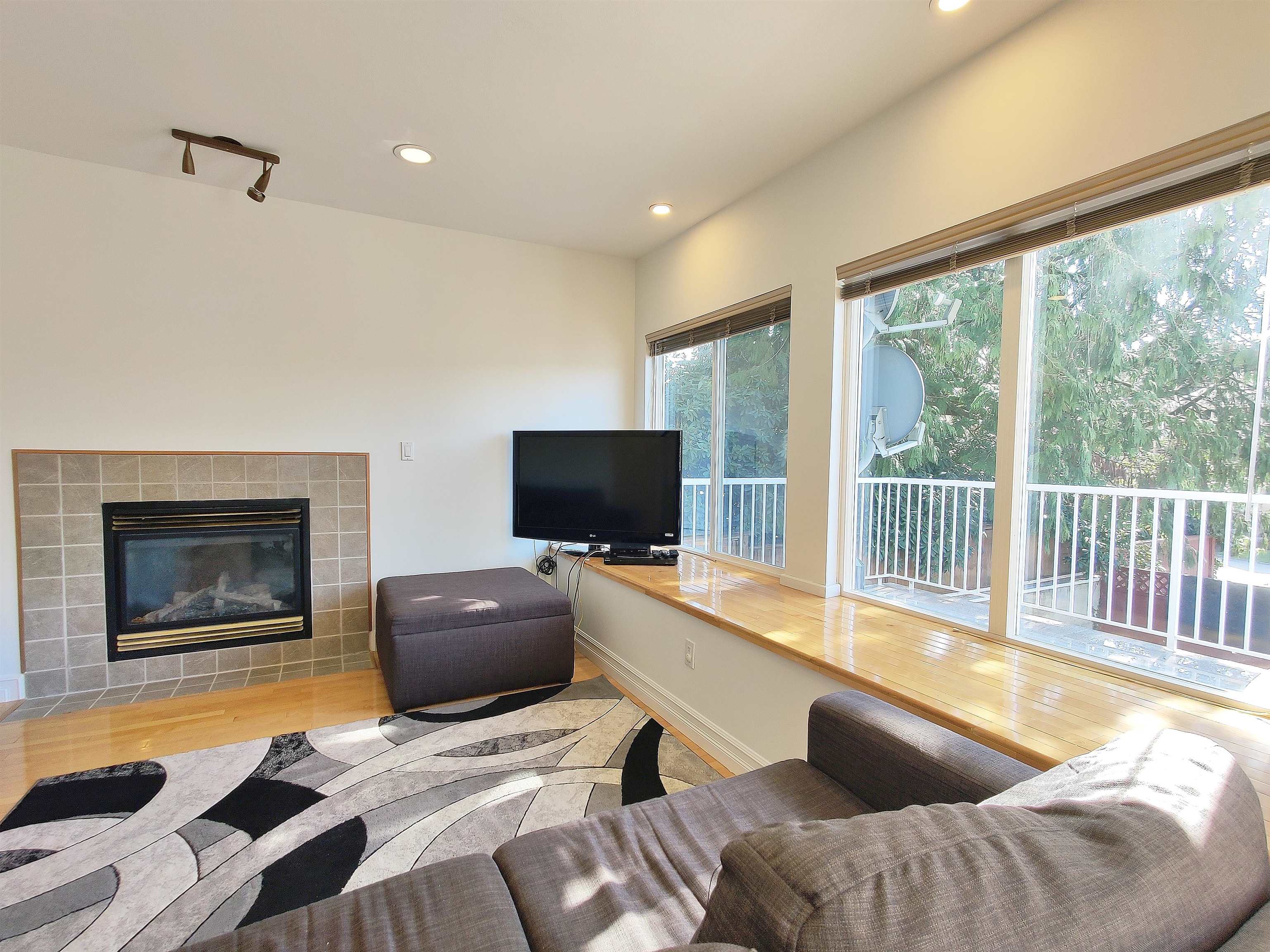 Listing image of 561 W 28TH STREET