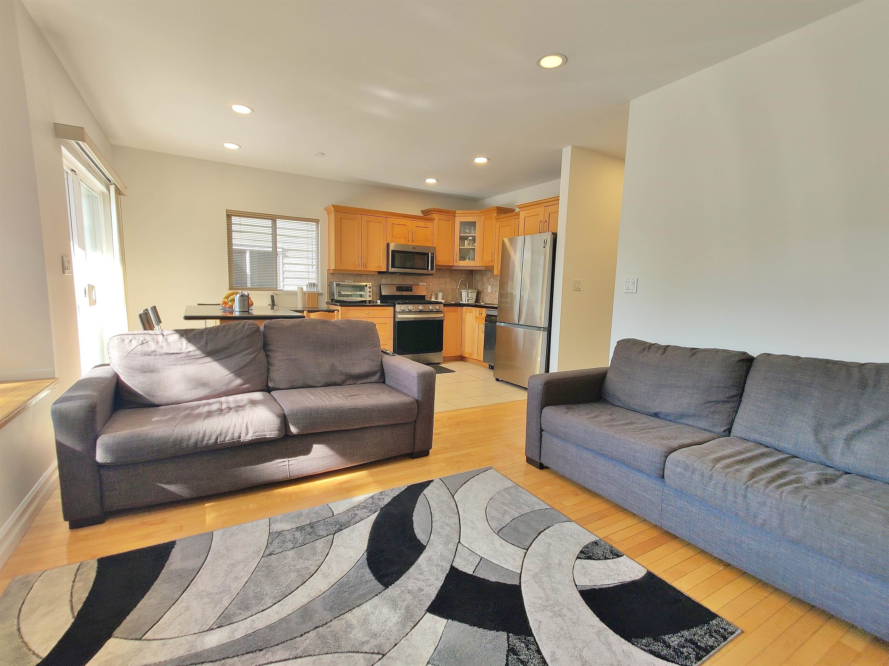 Listing image of 561 W 28TH STREET