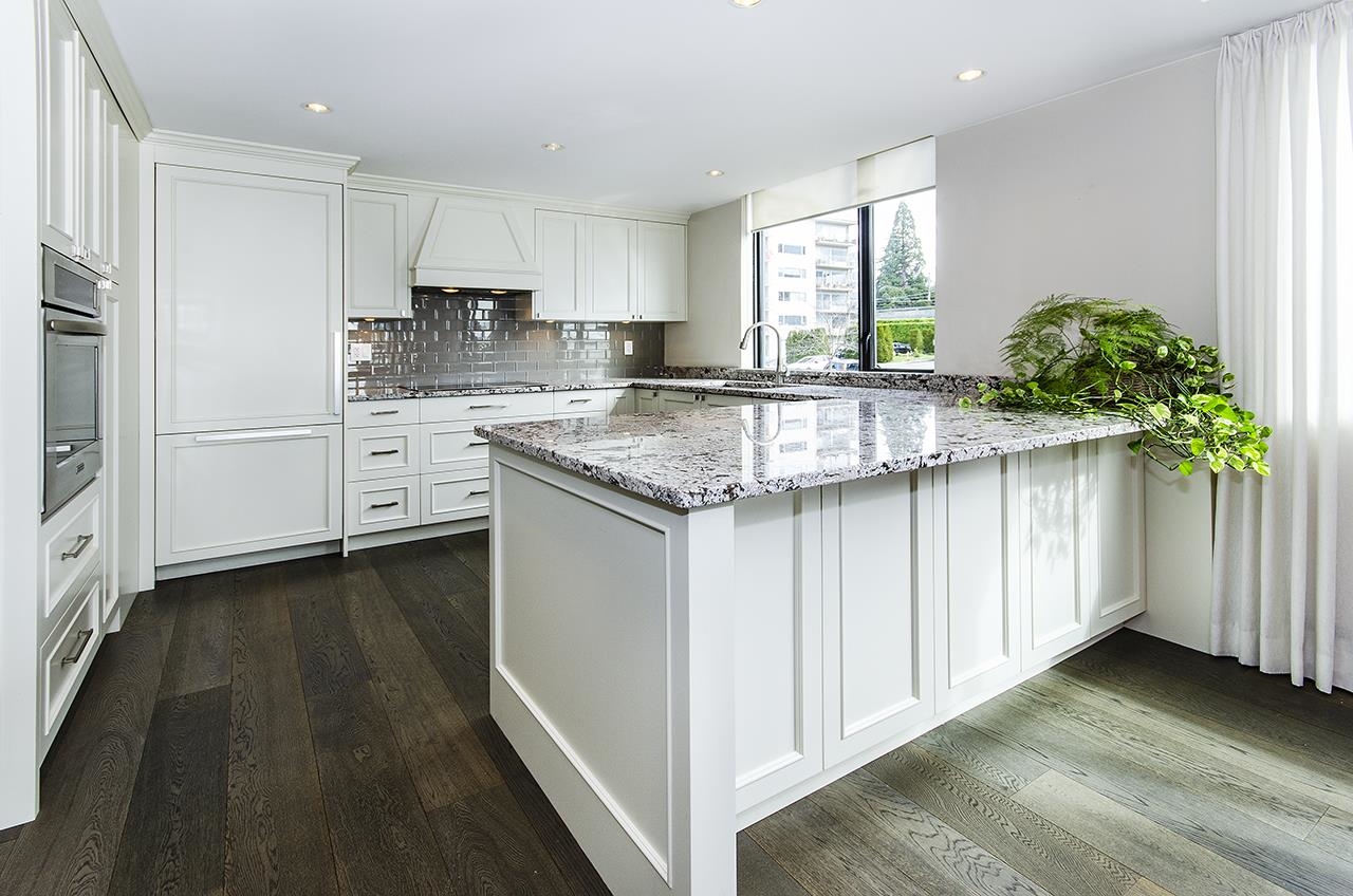 Listing image of 203 2108 ARGYLE AVENUE