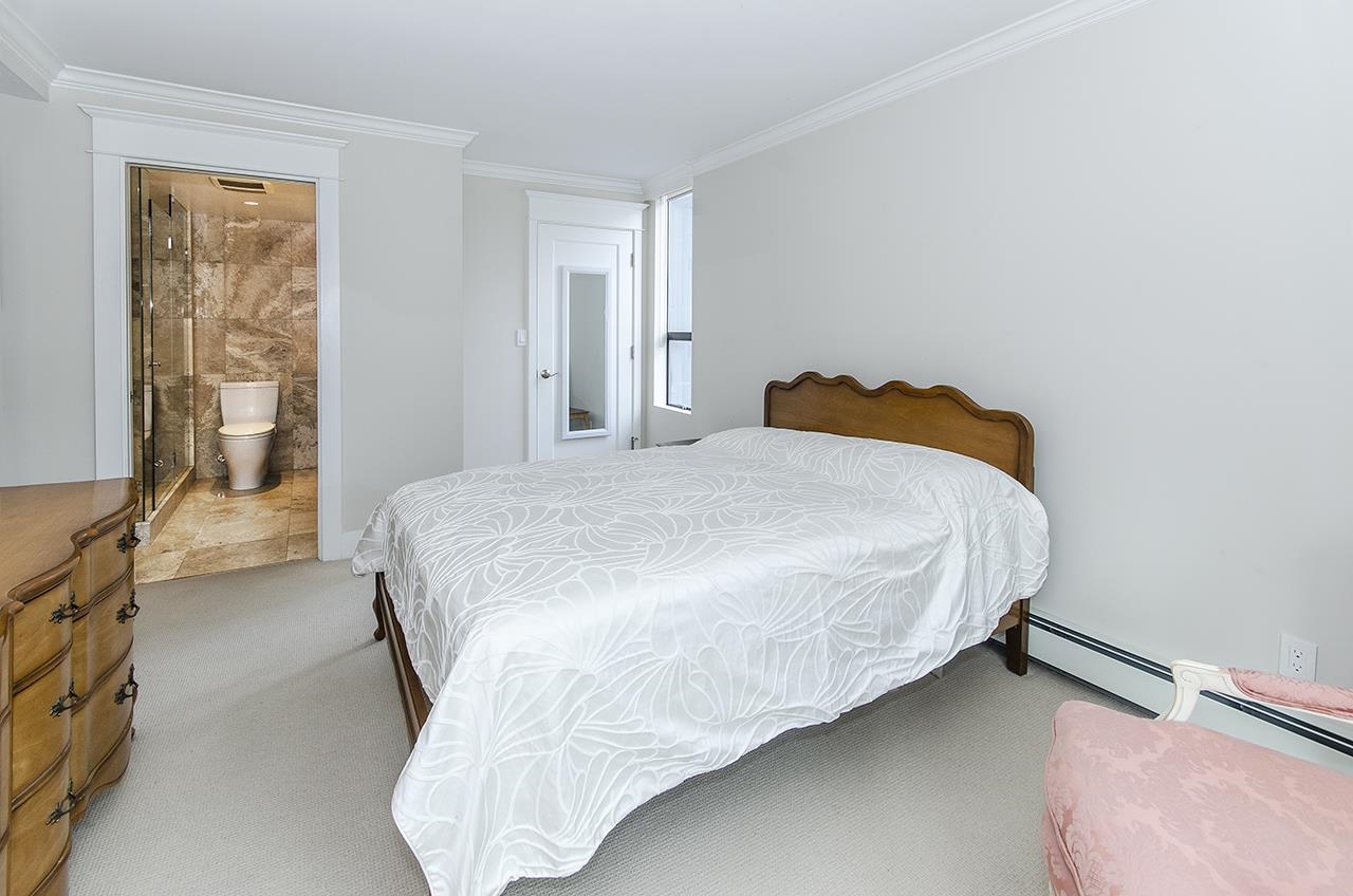 Listing image of 203 2108 ARGYLE AVENUE