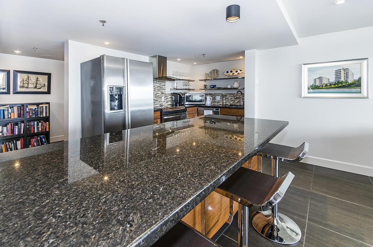 Listing image of 203 2108 ARGYLE AVENUE