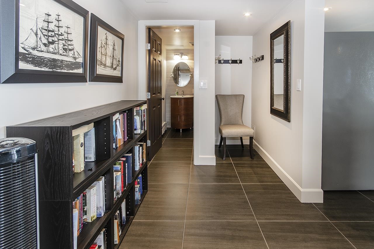 Listing image of 203 2108 ARGYLE AVENUE