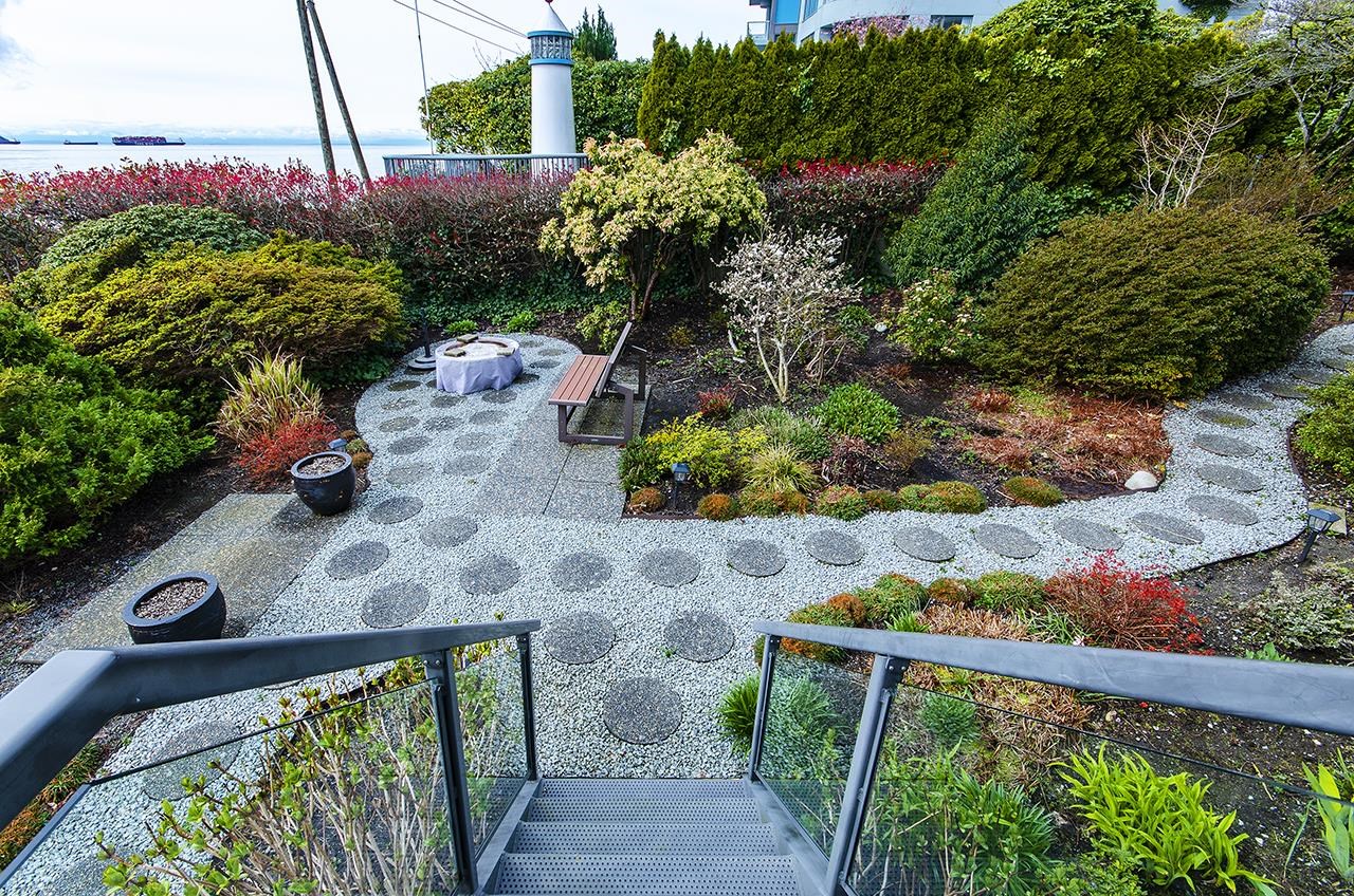 Listing image of 203 2108 ARGYLE AVENUE