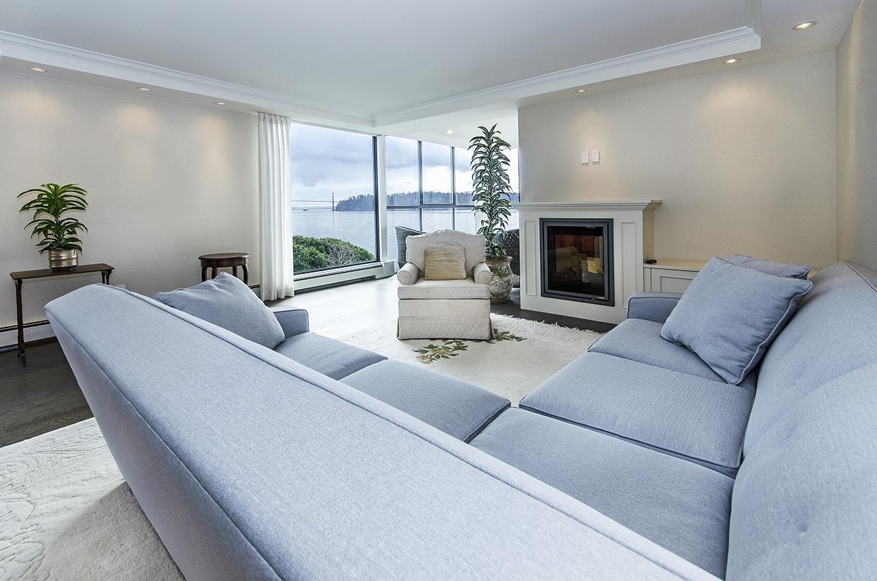 Listing image of 203 2108 ARGYLE AVENUE