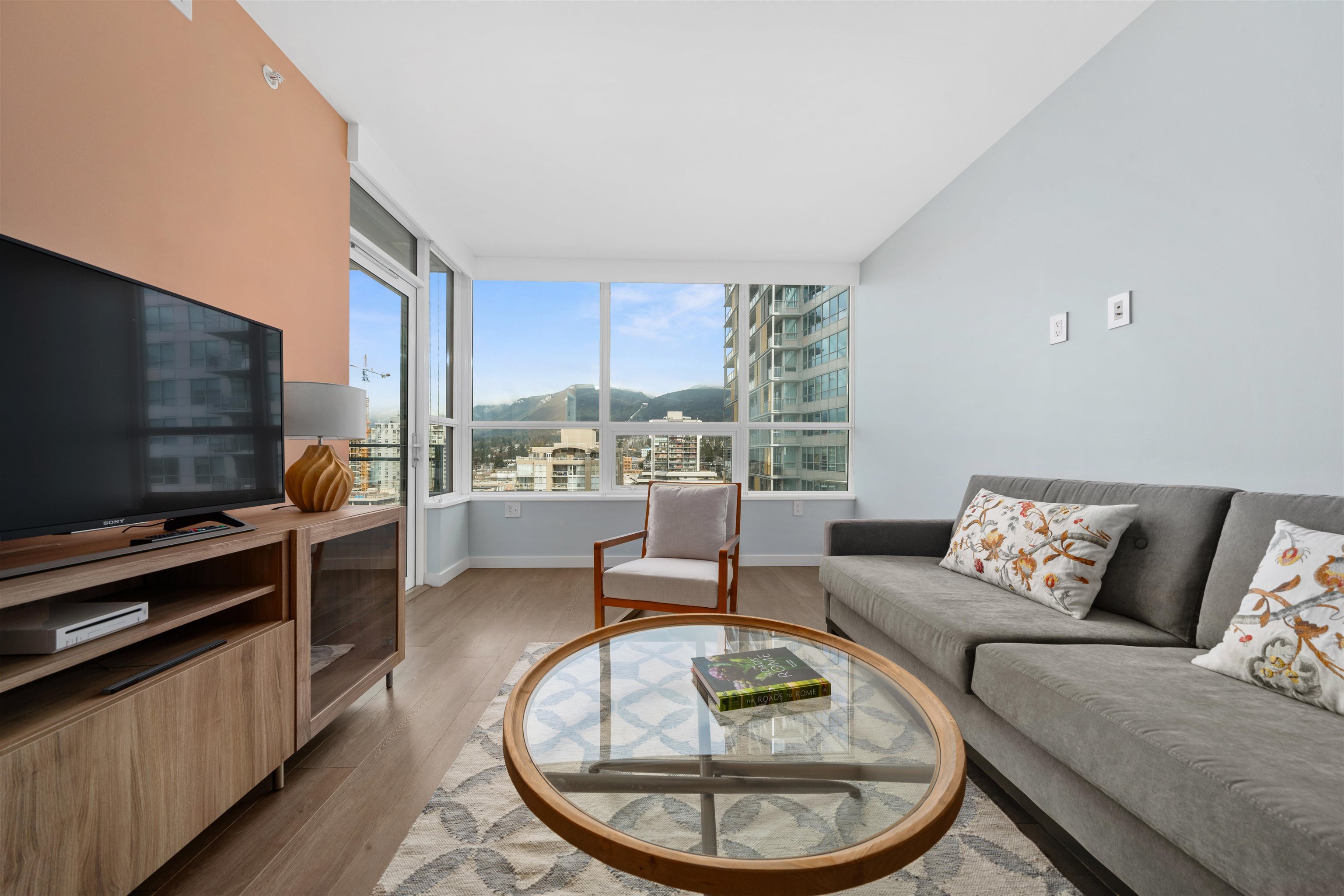 Listing image of 901 112 E 13 STREET