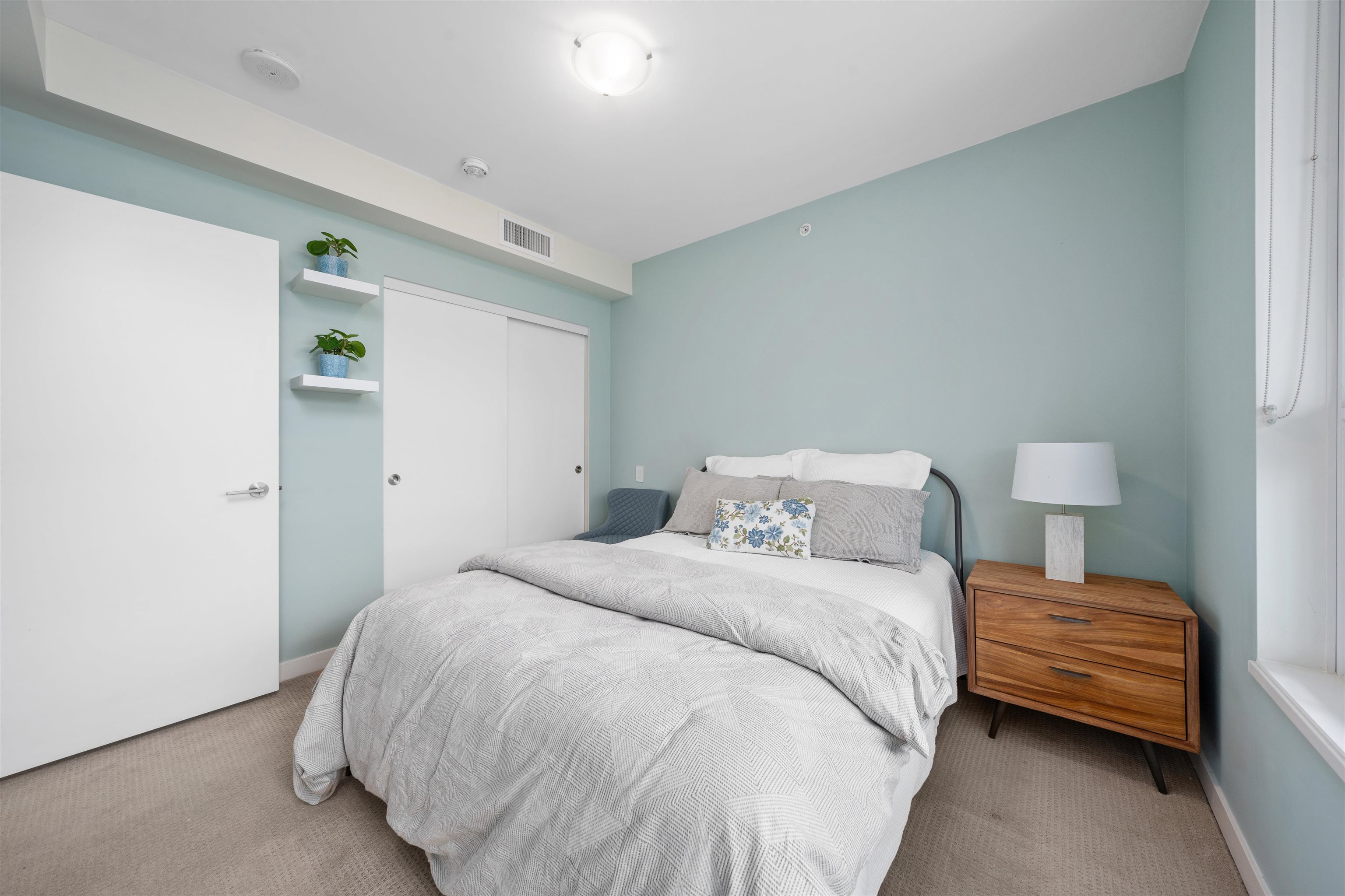 Listing image of 901 112 E 13 STREET